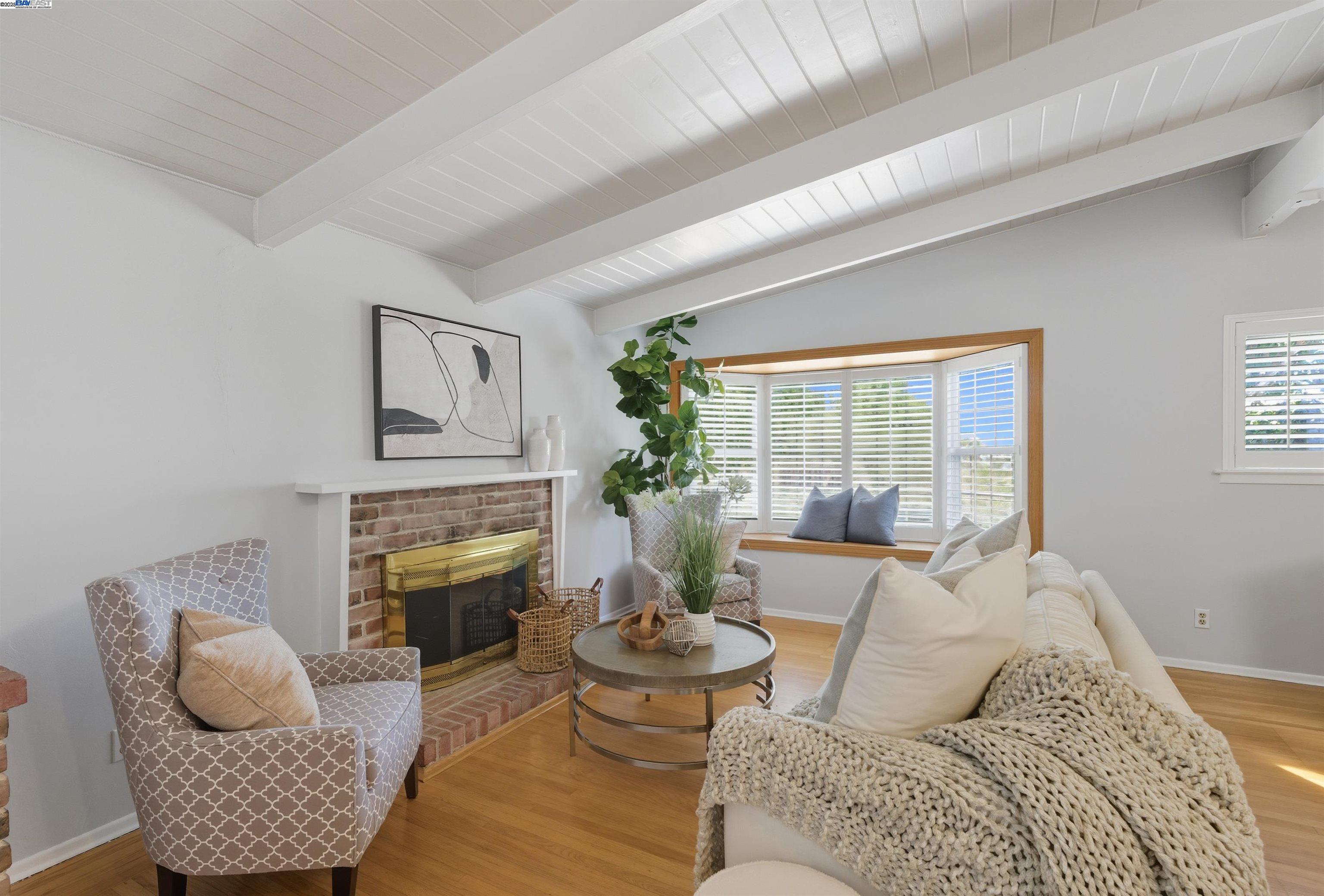 Detail Gallery Image 5 of 30 For 3191 Hillview Ct, Concord,  CA 94519 - 3 Beds | 2 Baths