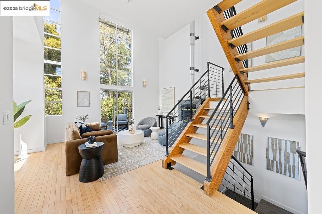 Detail Gallery Image 11 of 41 For 3927 Cerrito Ave, Oakland,  CA 94611 - 2 Beds | 2 Baths