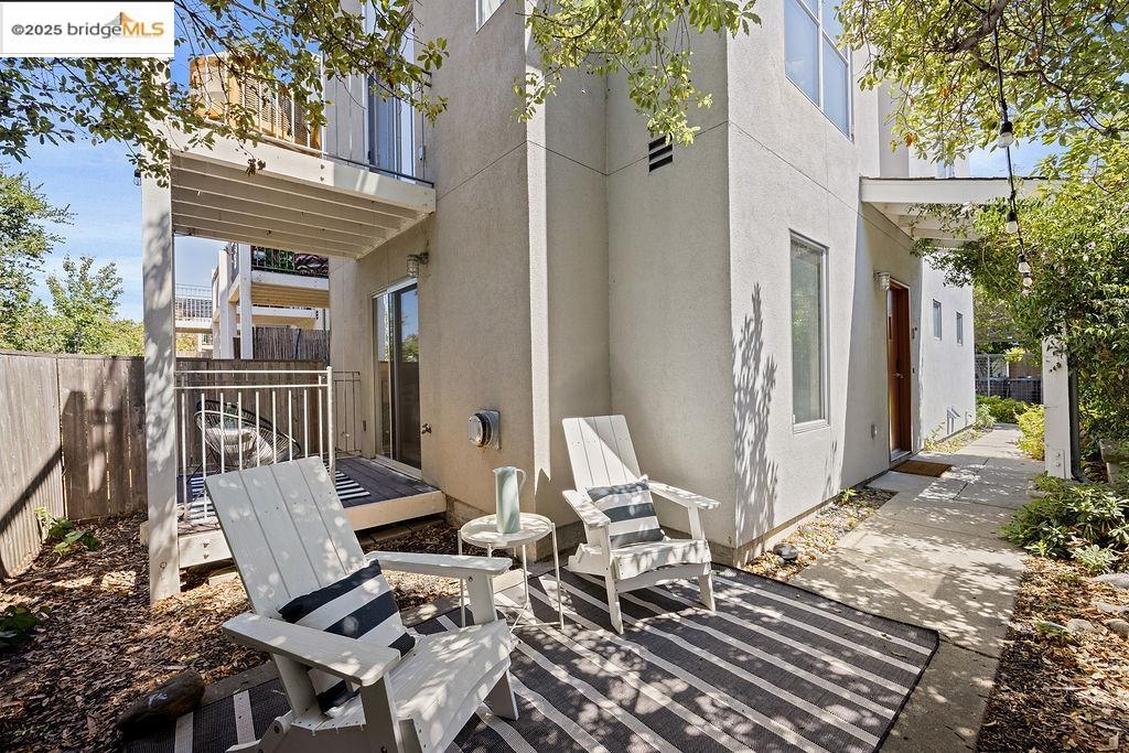 Detail Gallery Image 15 of 41 For 3927 Cerrito Ave, Oakland,  CA 94611 - 2 Beds | 2 Baths