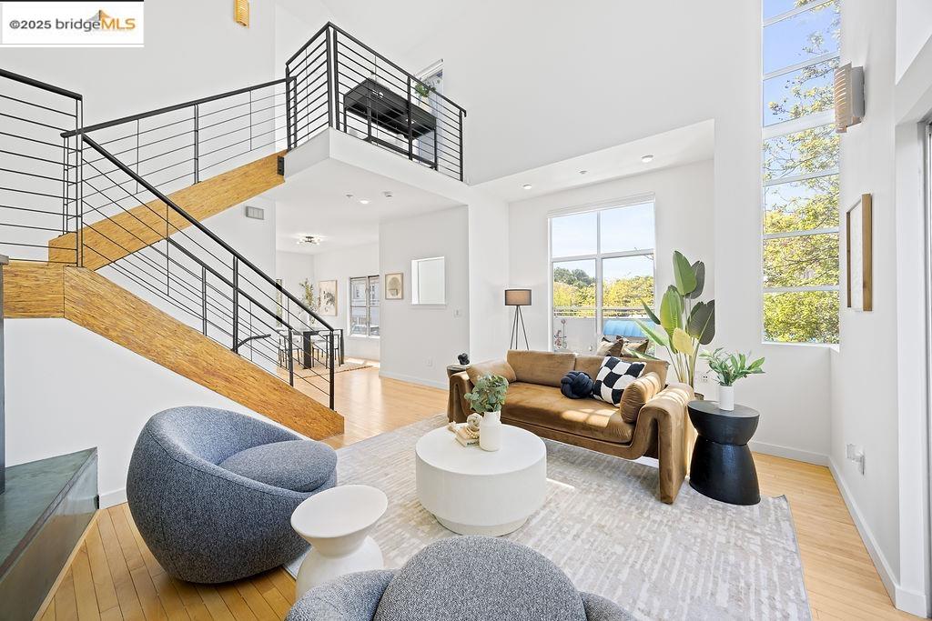 Detail Gallery Image 17 of 41 For 3927 Cerrito Ave, Oakland,  CA 94611 - 2 Beds | 2 Baths