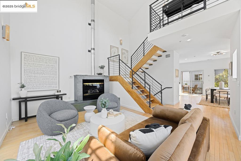 Detail Gallery Image 18 of 41 For 3927 Cerrito Ave, Oakland,  CA 94611 - 2 Beds | 2 Baths