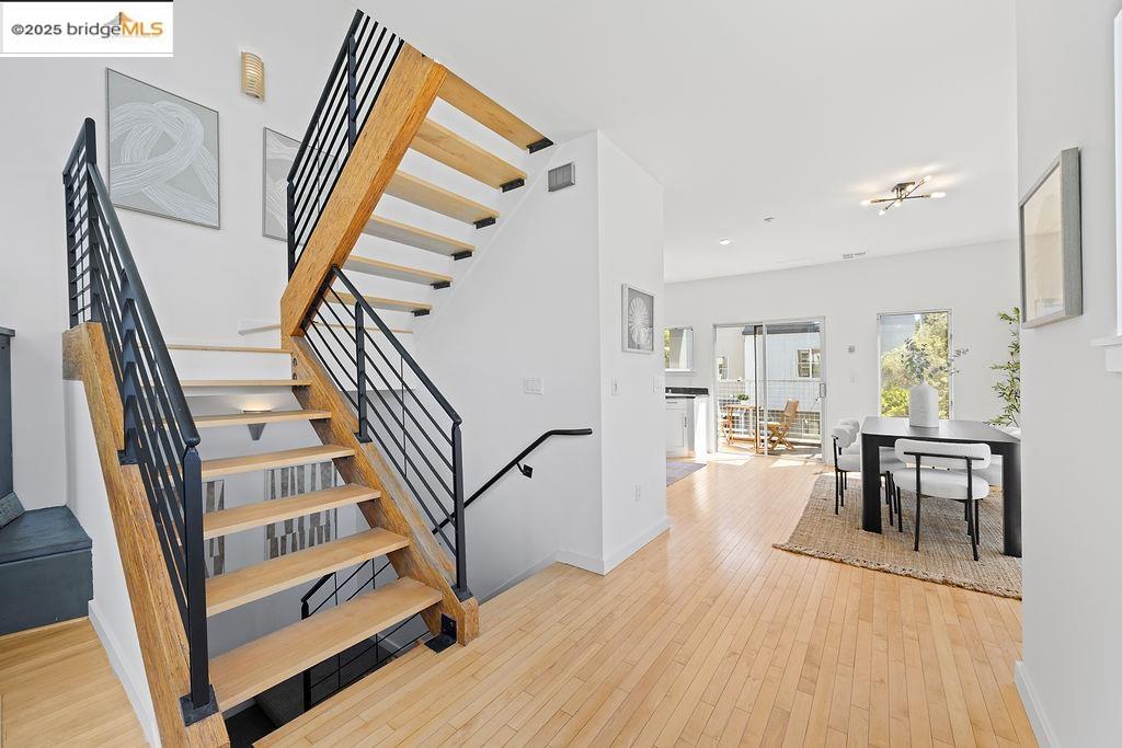 Detail Gallery Image 19 of 41 For 3927 Cerrito Ave, Oakland,  CA 94611 - 2 Beds | 2 Baths