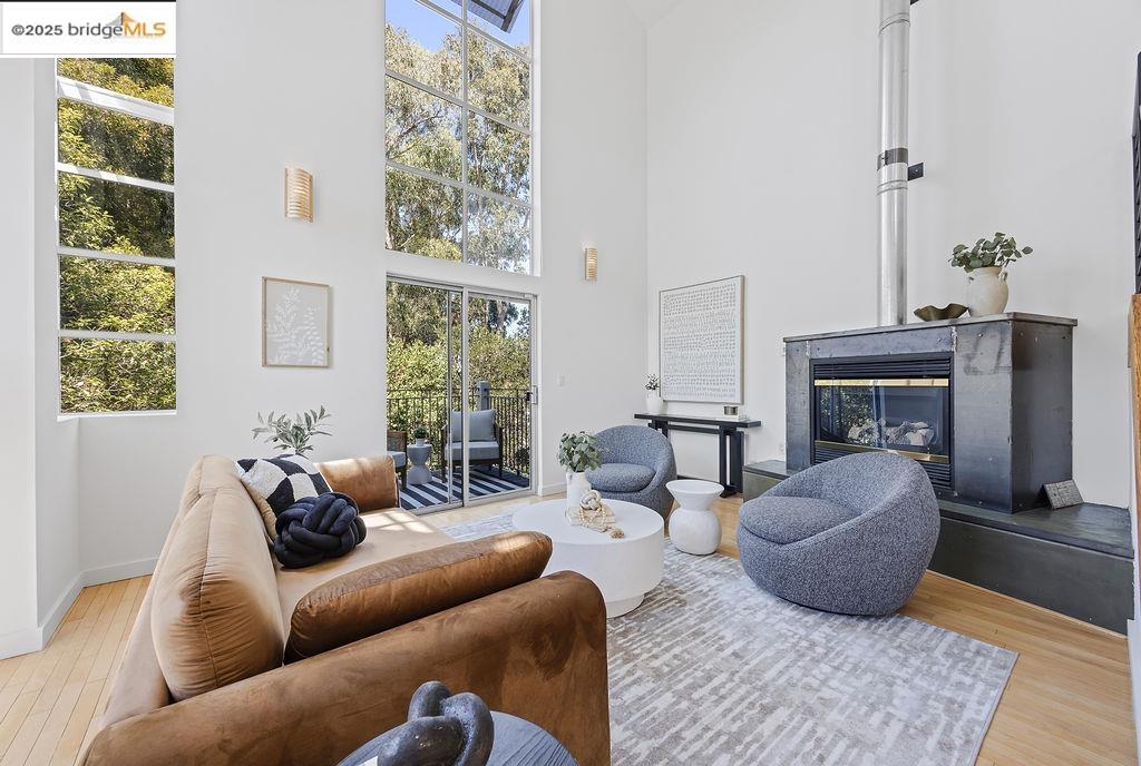 Detail Gallery Image 20 of 41 For 3927 Cerrito Ave, Oakland,  CA 94611 - 2 Beds | 2 Baths