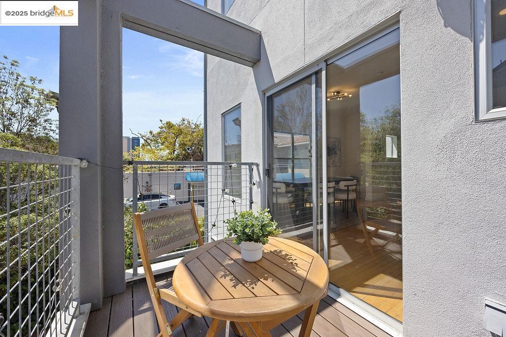 Detail Gallery Image 27 of 41 For 3927 Cerrito Ave, Oakland,  CA 94611 - 2 Beds | 2 Baths