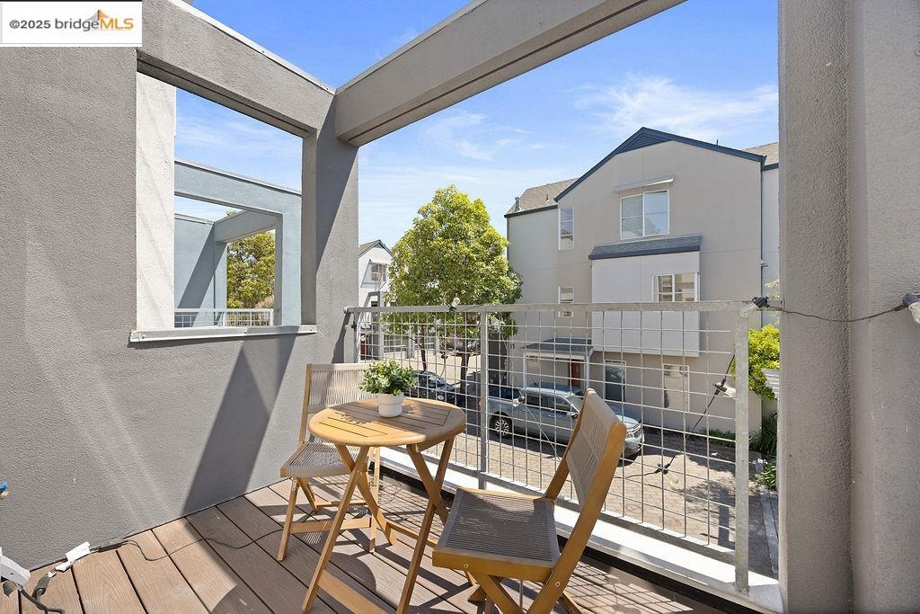 Detail Gallery Image 28 of 41 For 3927 Cerrito Ave, Oakland,  CA 94611 - 2 Beds | 2 Baths