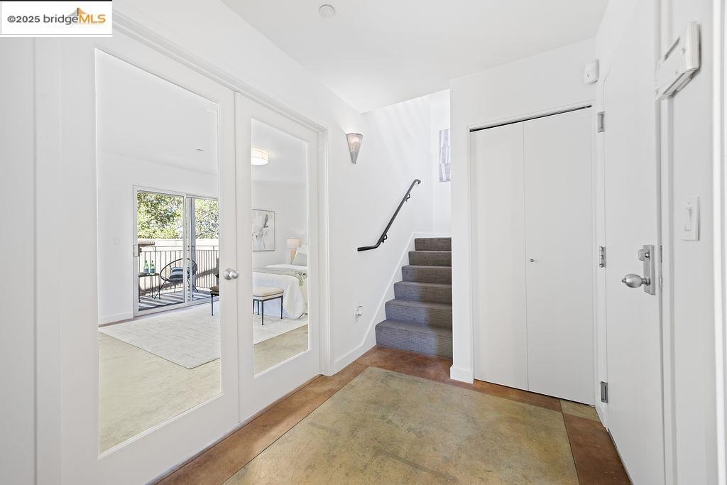 Detail Gallery Image 4 of 41 For 3927 Cerrito Ave, Oakland,  CA 94611 - 2 Beds | 2 Baths
