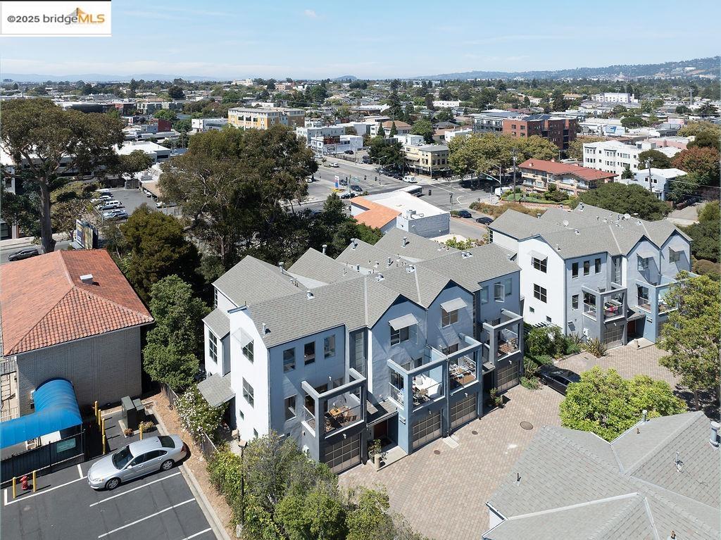 Detail Gallery Image 39 of 41 For 3927 Cerrito Ave, Oakland,  CA 94611 - 2 Beds | 2 Baths