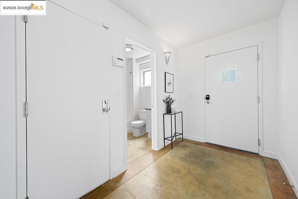 Detail Gallery Image 5 of 41 For 3927 Cerrito Ave, Oakland,  CA 94611 - 2 Beds | 2 Baths