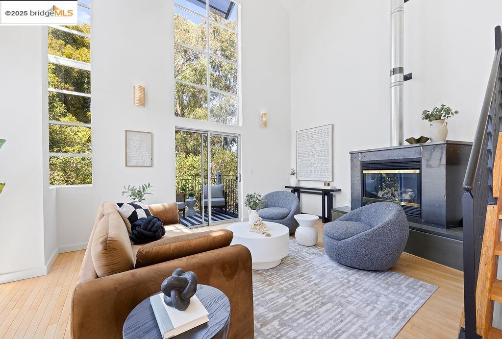 Detail Gallery Image 8 of 41 For 3927 Cerrito Ave, Oakland,  CA 94611 - 2 Beds | 2 Baths