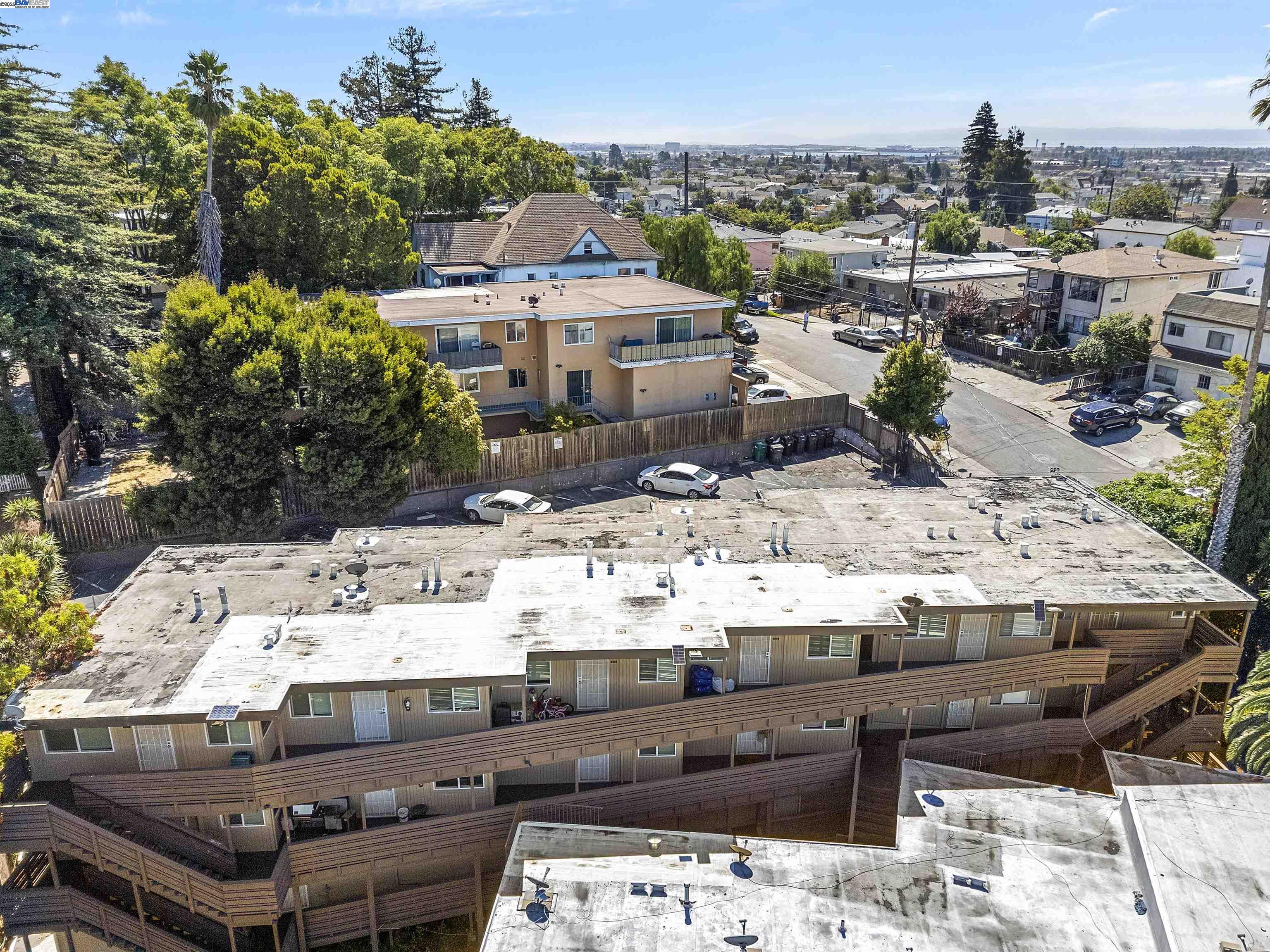 Detail Gallery Image 4 of 6 For 1810 E 25th Street, Oakland,  CA 94606 - – Beds | – Baths