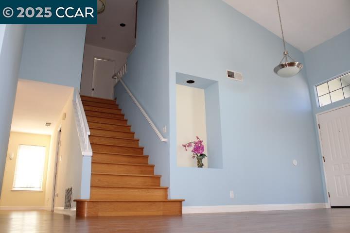 Detail Gallery Image 2 of 40 For 151 Grenadine Way, Hercules,  CA 94547 - 3 Beds | 2/1 Baths