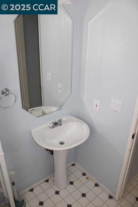 Detail Gallery Image 14 of 40 For 151 Grenadine Way, Hercules,  CA 94547 - 3 Beds | 2/1 Baths