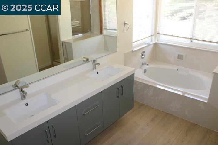 Detail Gallery Image 19 of 40 For 151 Grenadine Way, Hercules,  CA 94547 - 3 Beds | 2/1 Baths