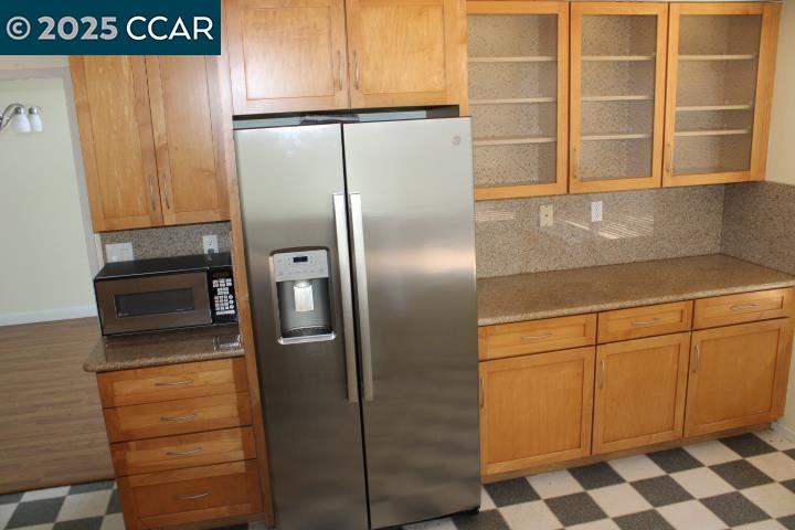 Detail Gallery Image 6 of 40 For 151 Grenadine Way, Hercules,  CA 94547 - 3 Beds | 2/1 Baths