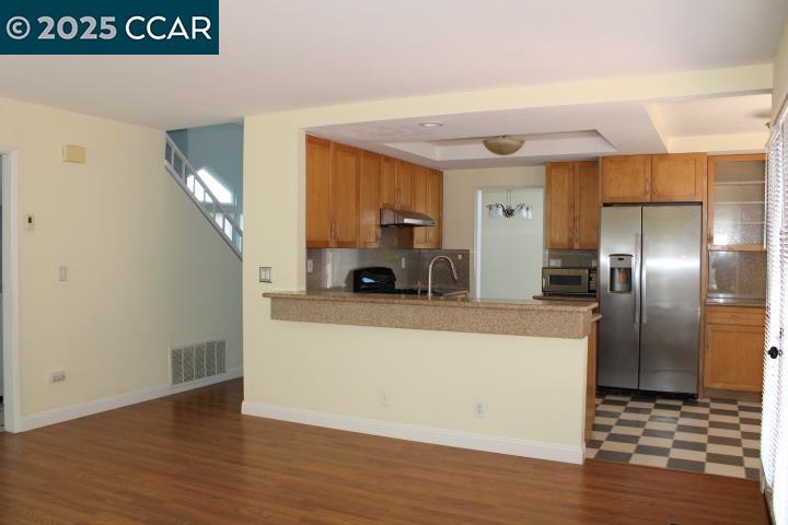 Detail Gallery Image 8 of 40 For 151 Grenadine Way, Hercules,  CA 94547 - 3 Beds | 2/1 Baths