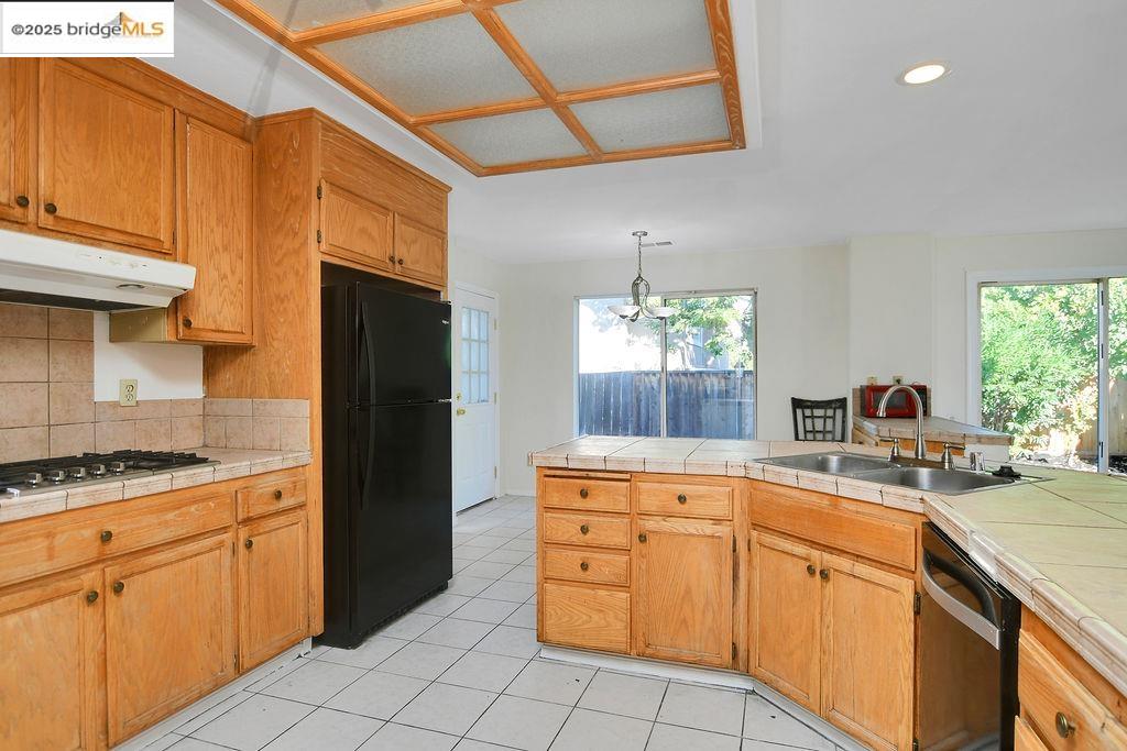 Detail Gallery Image 9 of 36 For 4030 Sheffield Dr, Antioch,  CA 94531 - 4 Beds | 4 Baths