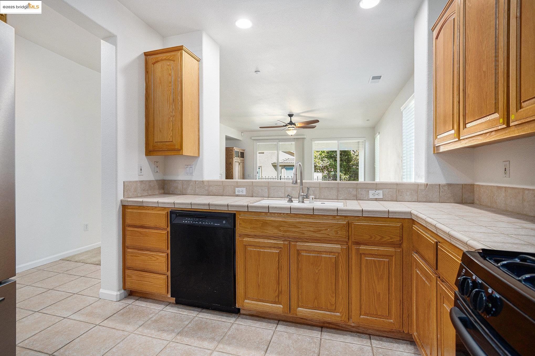 Detail Gallery Image 7 of 39 For 1353 Mcprince Ln, Brentwood,  CA 94513 - 2 Beds | 2 Baths