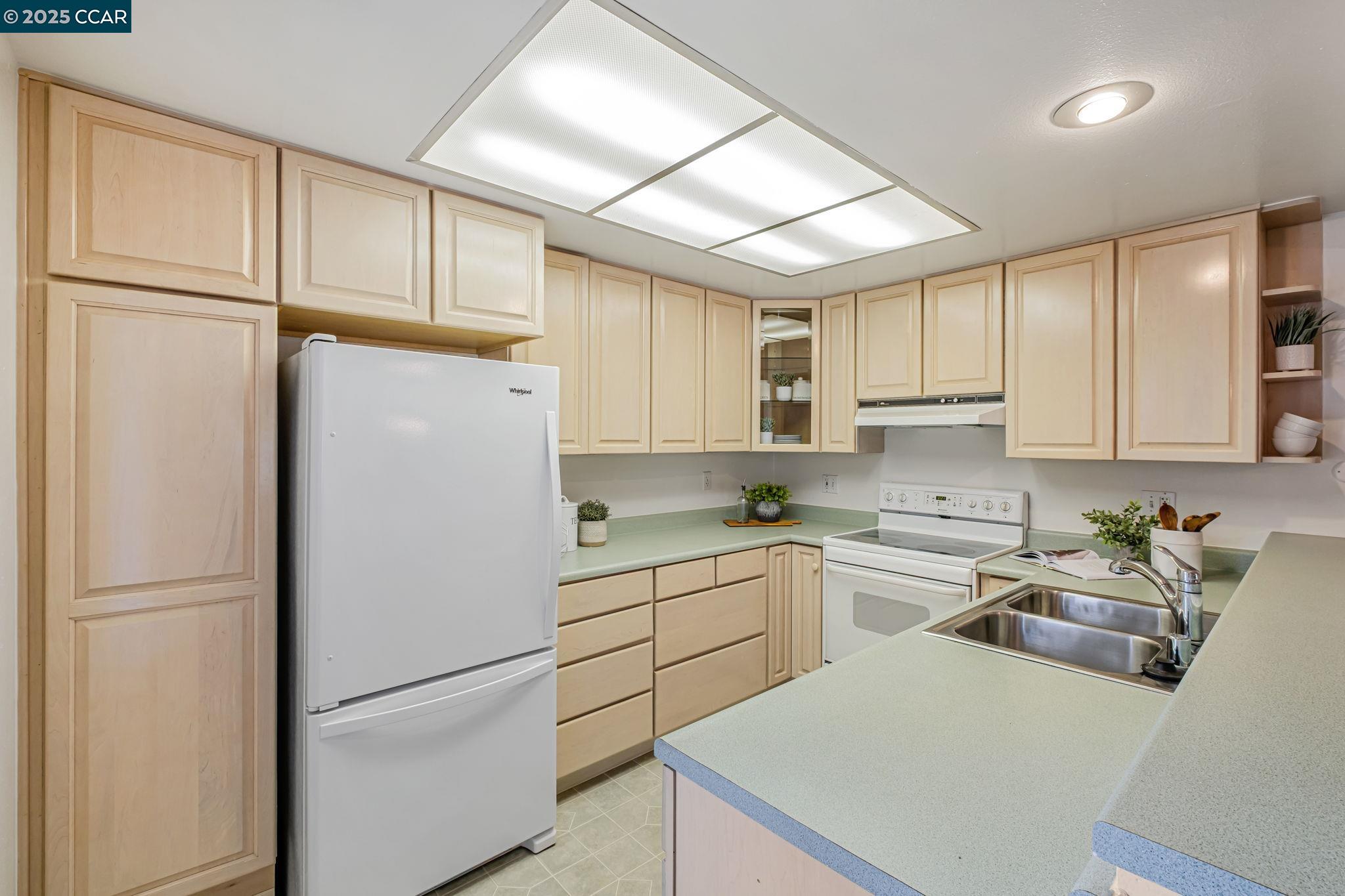 Detail Gallery Image 13 of 30 For 1140 Fairlawn Ct #4,  Walnut Creek,  CA 94595 - 2 Beds | 1 Baths