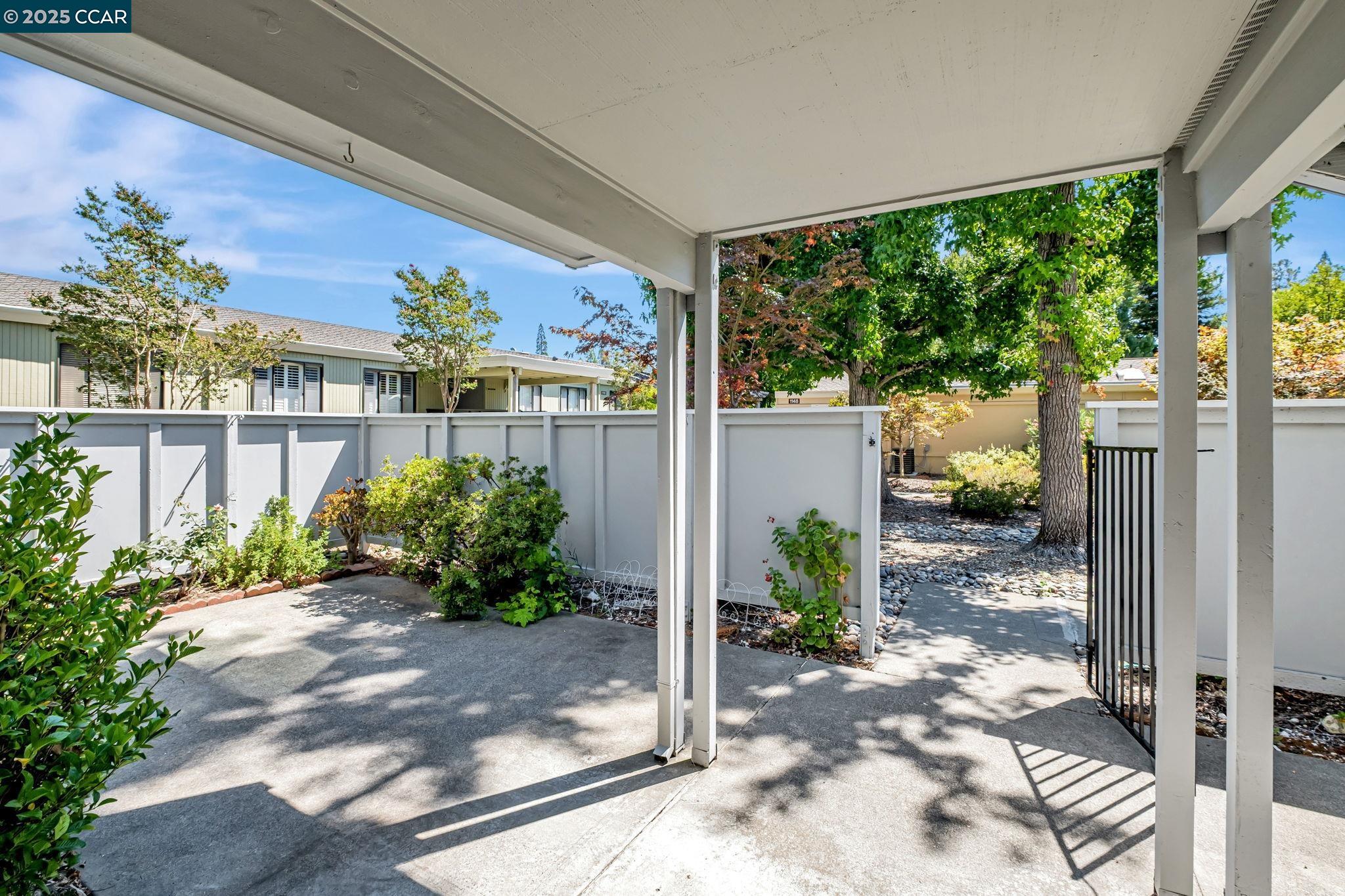 Detail Gallery Image 7 of 30 For 1140 Fairlawn Ct #4,  Walnut Creek,  CA 94595 - 2 Beds | 1 Baths