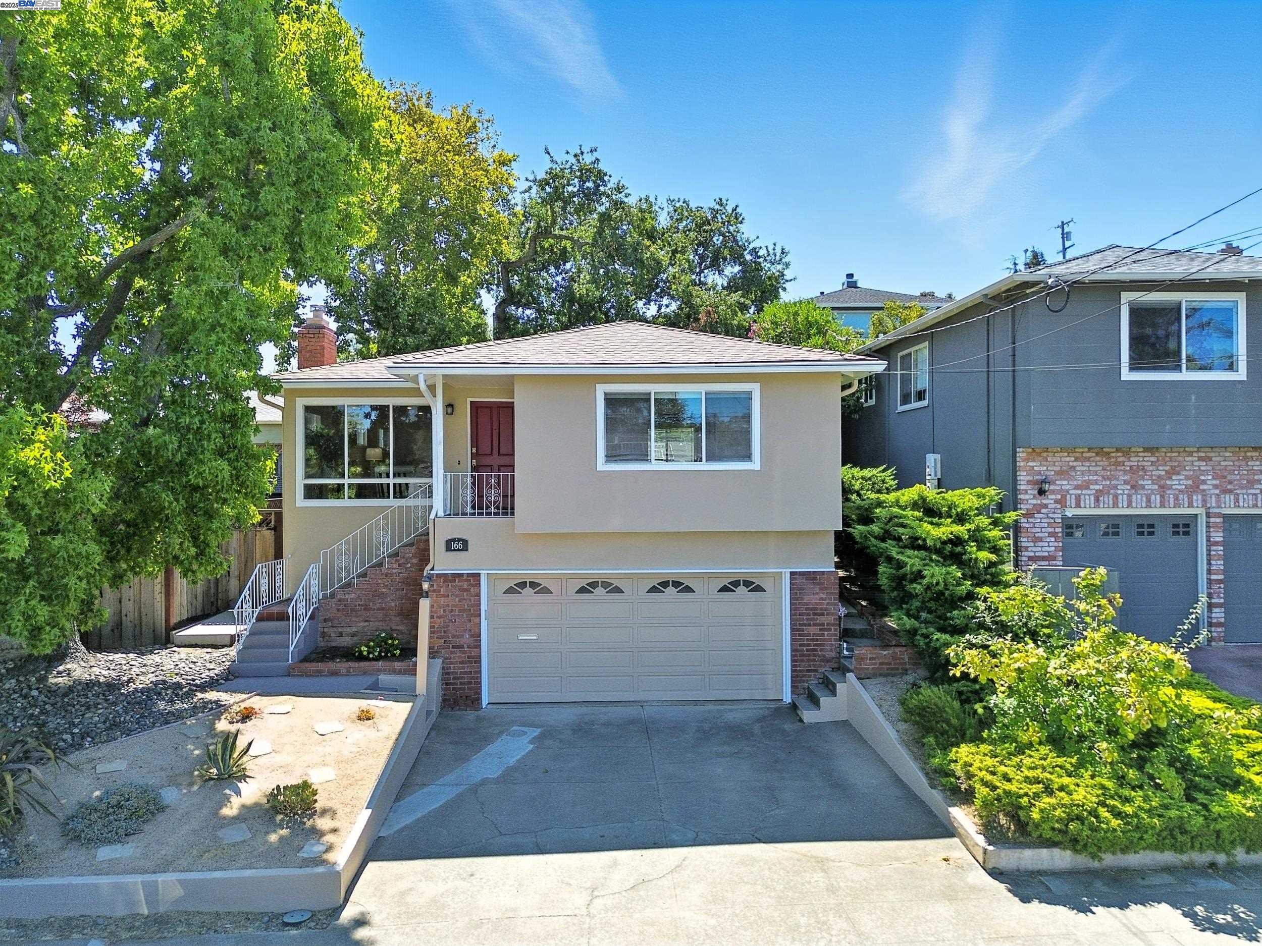 Detail Gallery Image 1 of 25 For 166 Oakview Dr., San Carlos,  CA 94070 - 2 Beds | 2 Baths