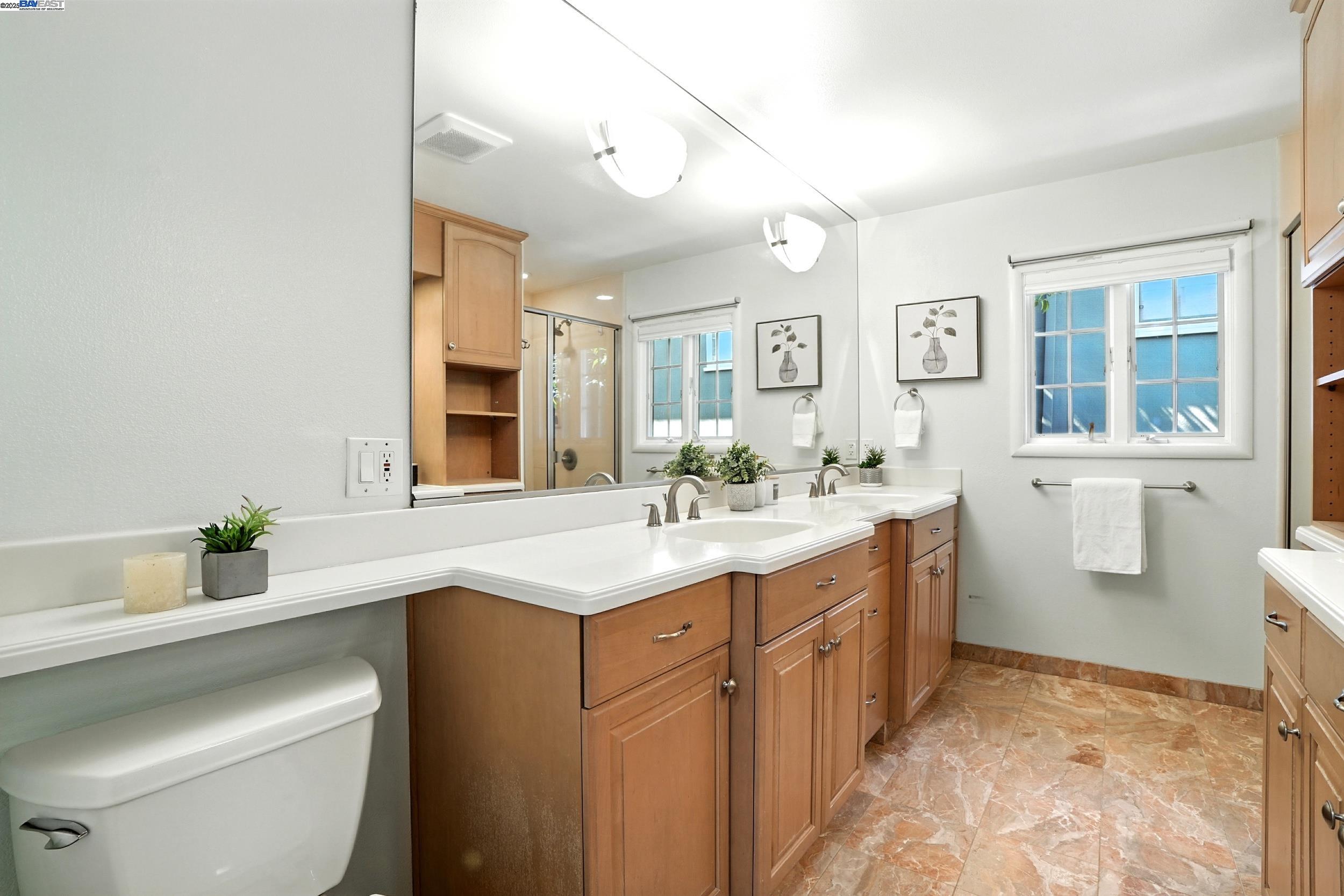 Detail Gallery Image 15 of 25 For 166 Oakview Dr., San Carlos,  CA 94070 - 2 Beds | 2 Baths