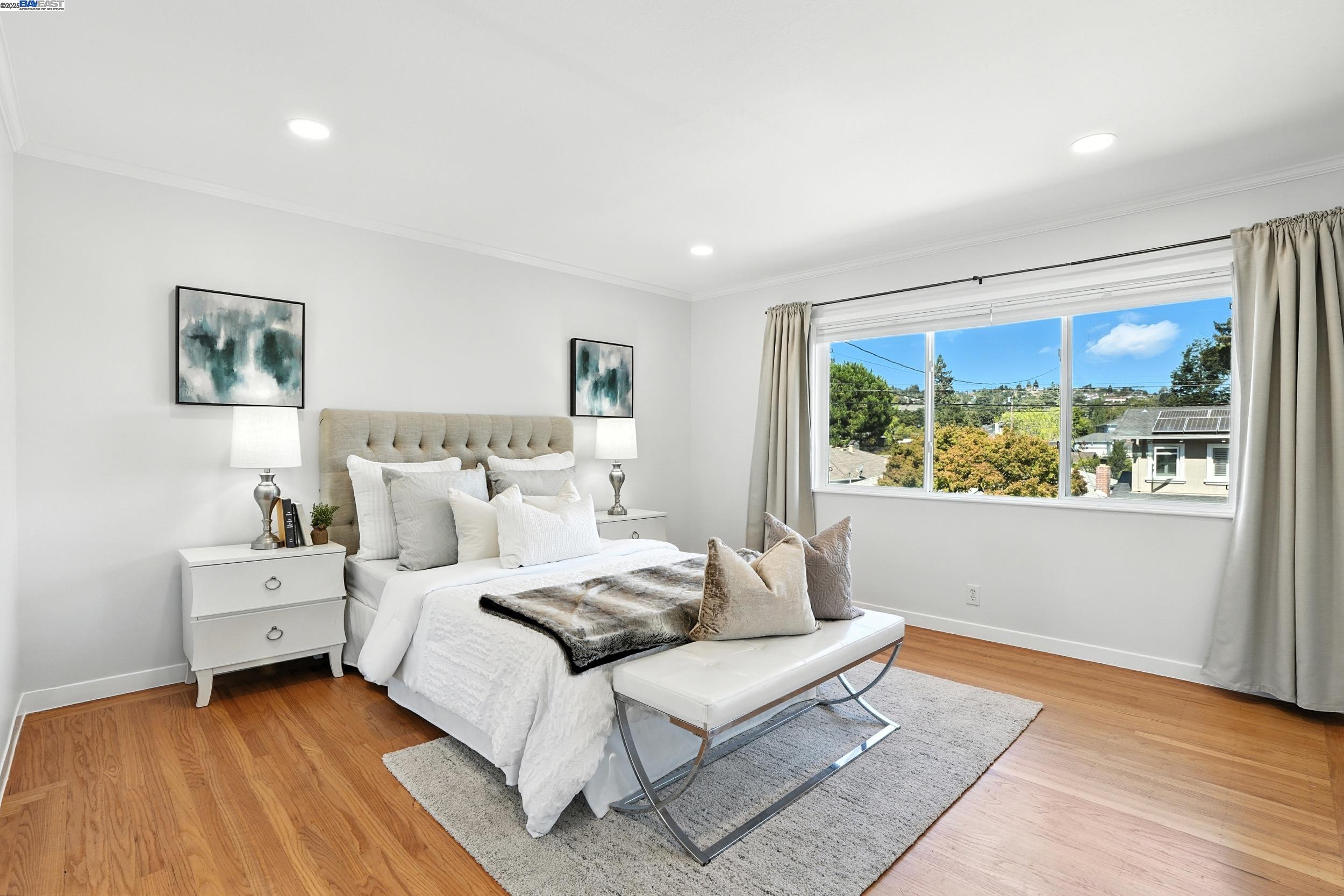 Detail Gallery Image 16 of 25 For 166 Oakview Dr., San Carlos,  CA 94070 - 2 Beds | 2 Baths
