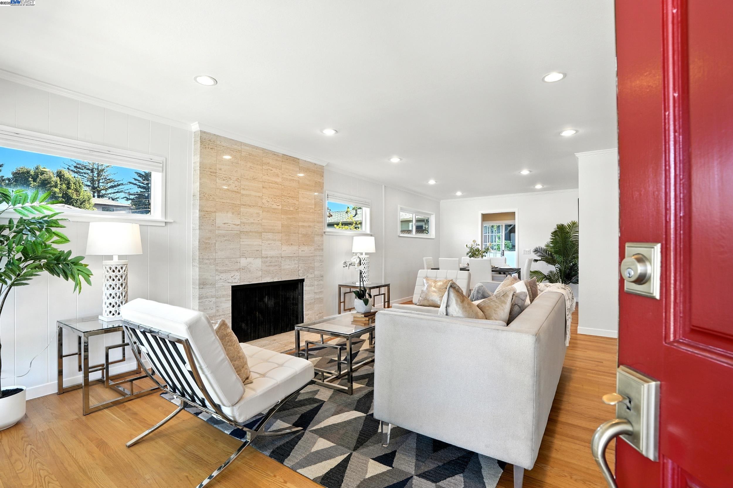 Detail Gallery Image 3 of 25 For 166 Oakview Dr., San Carlos,  CA 94070 - 2 Beds | 2 Baths