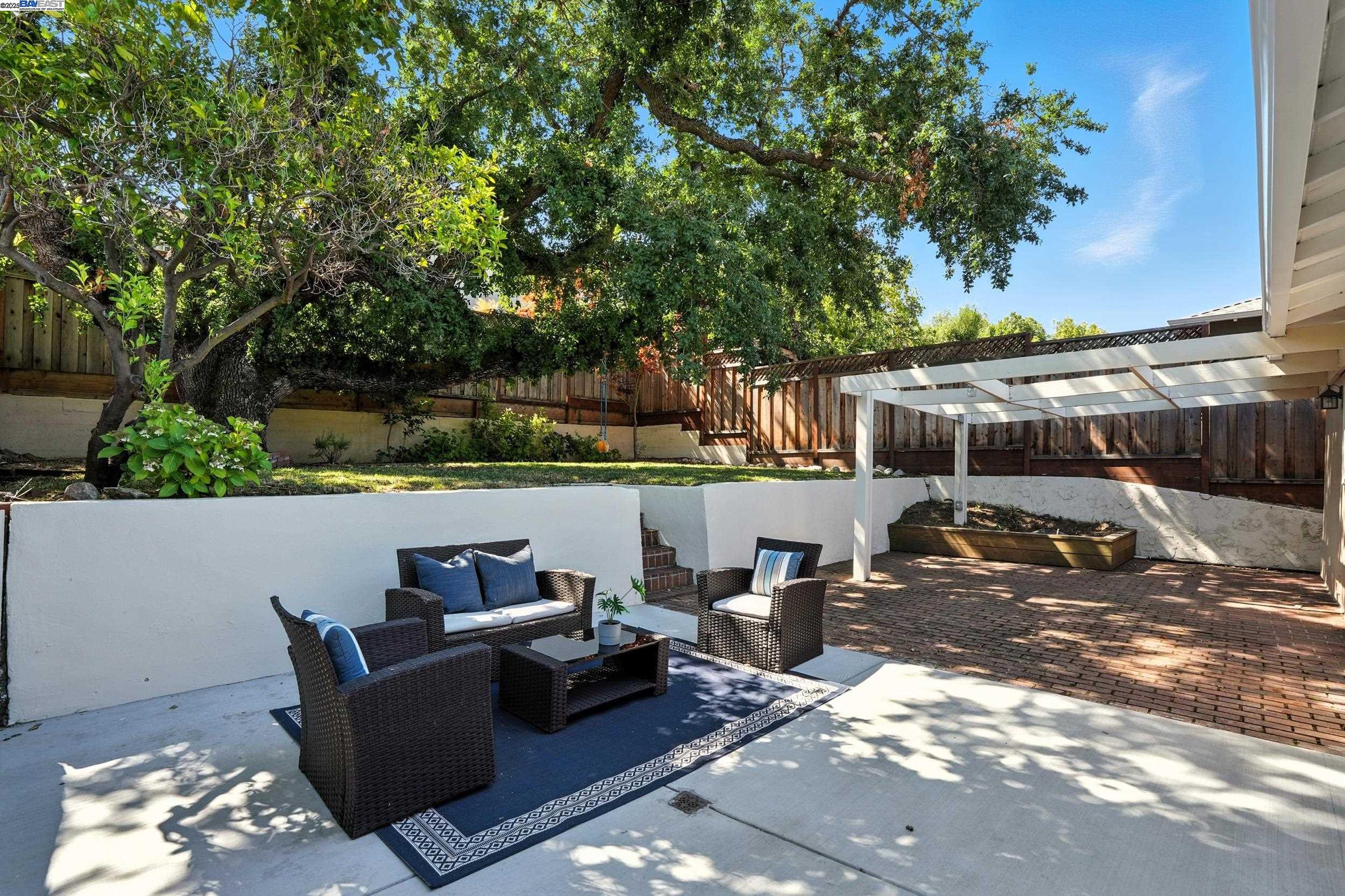 Detail Gallery Image 19 of 25 For 166 Oakview Dr., San Carlos,  CA 94070 - 2 Beds | 2 Baths