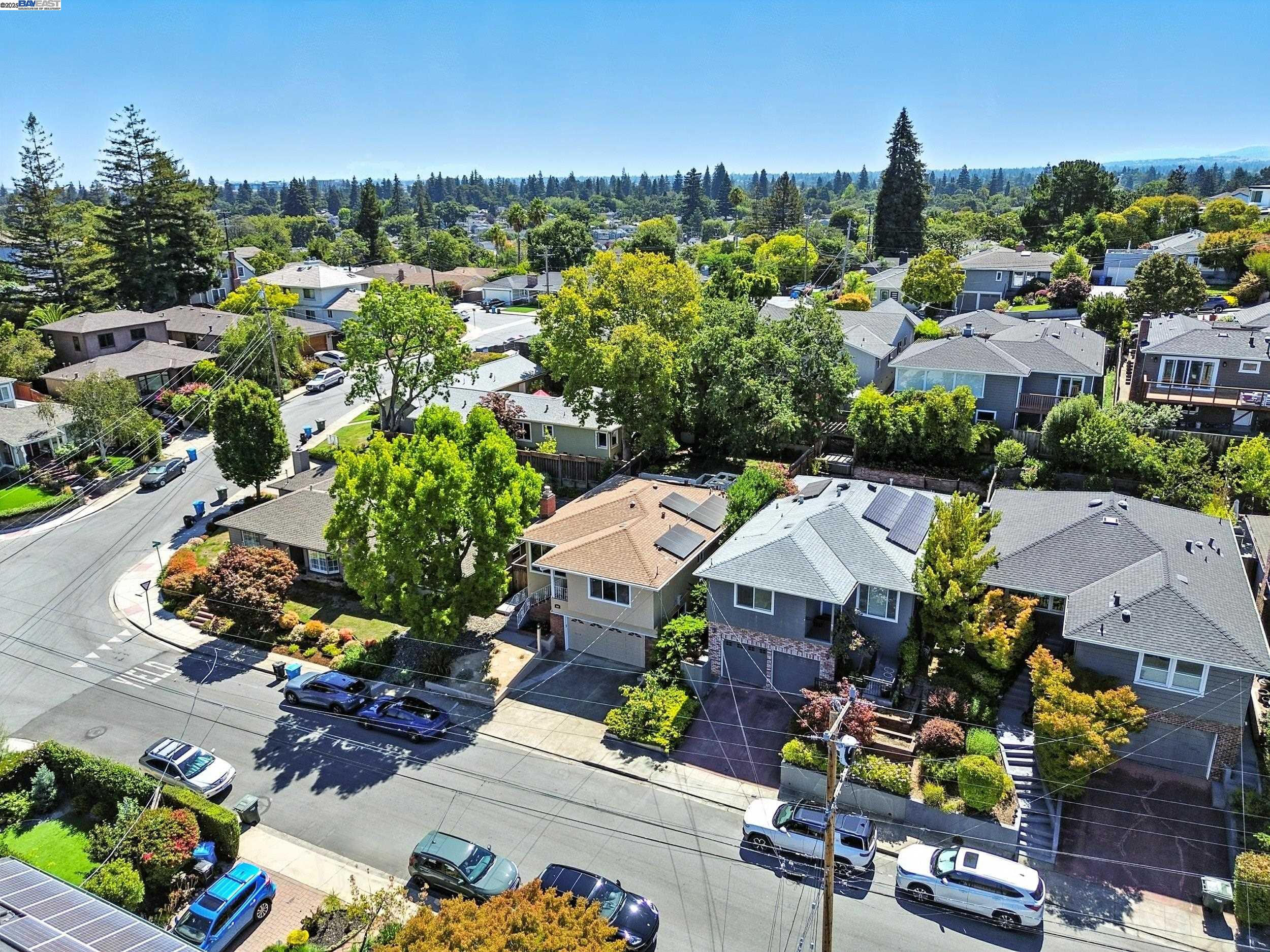 Detail Gallery Image 23 of 25 For 166 Oakview Dr., San Carlos,  CA 94070 - 2 Beds | 2 Baths