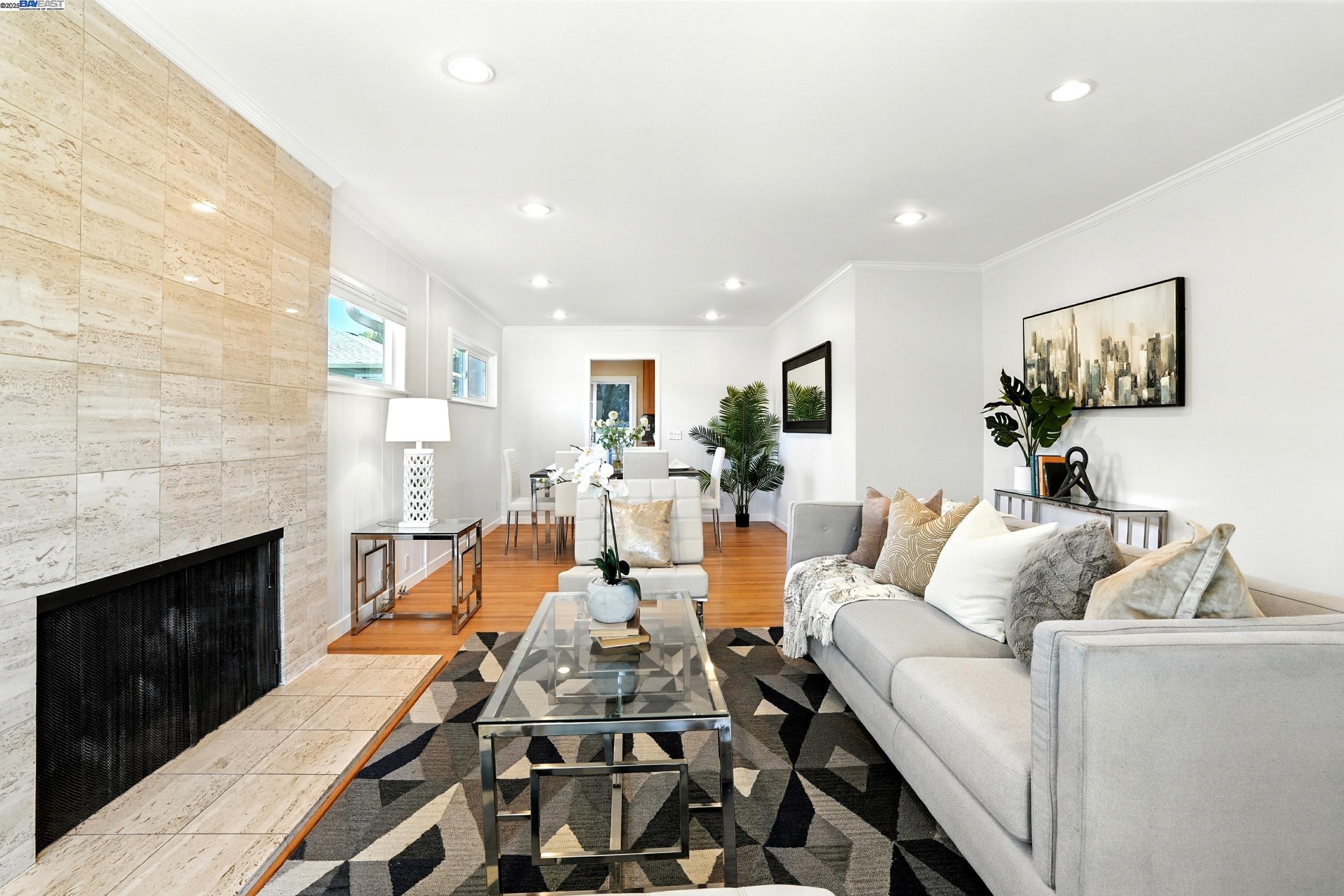 Detail Gallery Image 4 of 25 For 166 Oakview Dr., San Carlos,  CA 94070 - 2 Beds | 2 Baths