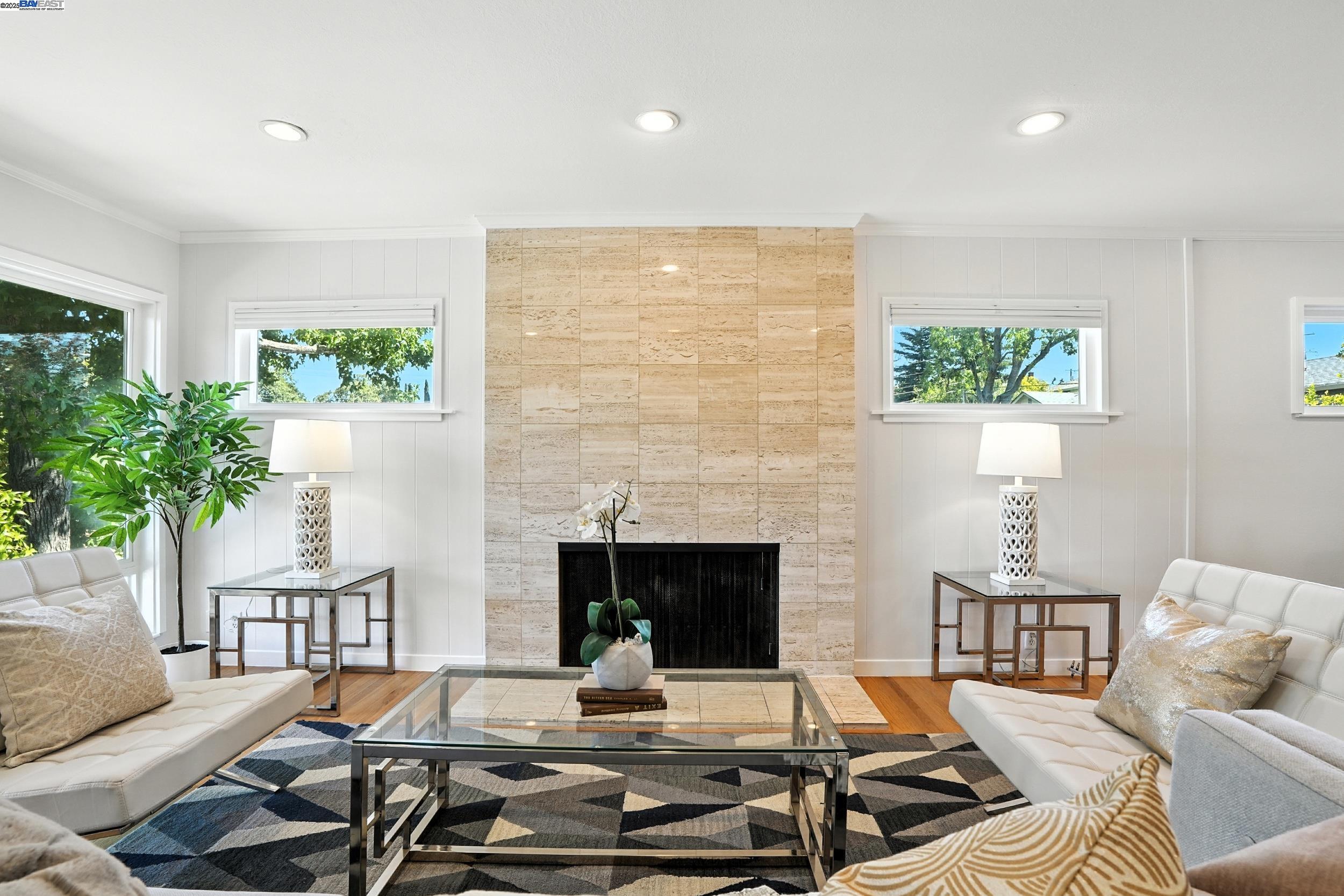 Detail Gallery Image 5 of 25 For 166 Oakview Dr., San Carlos,  CA 94070 - 2 Beds | 2 Baths