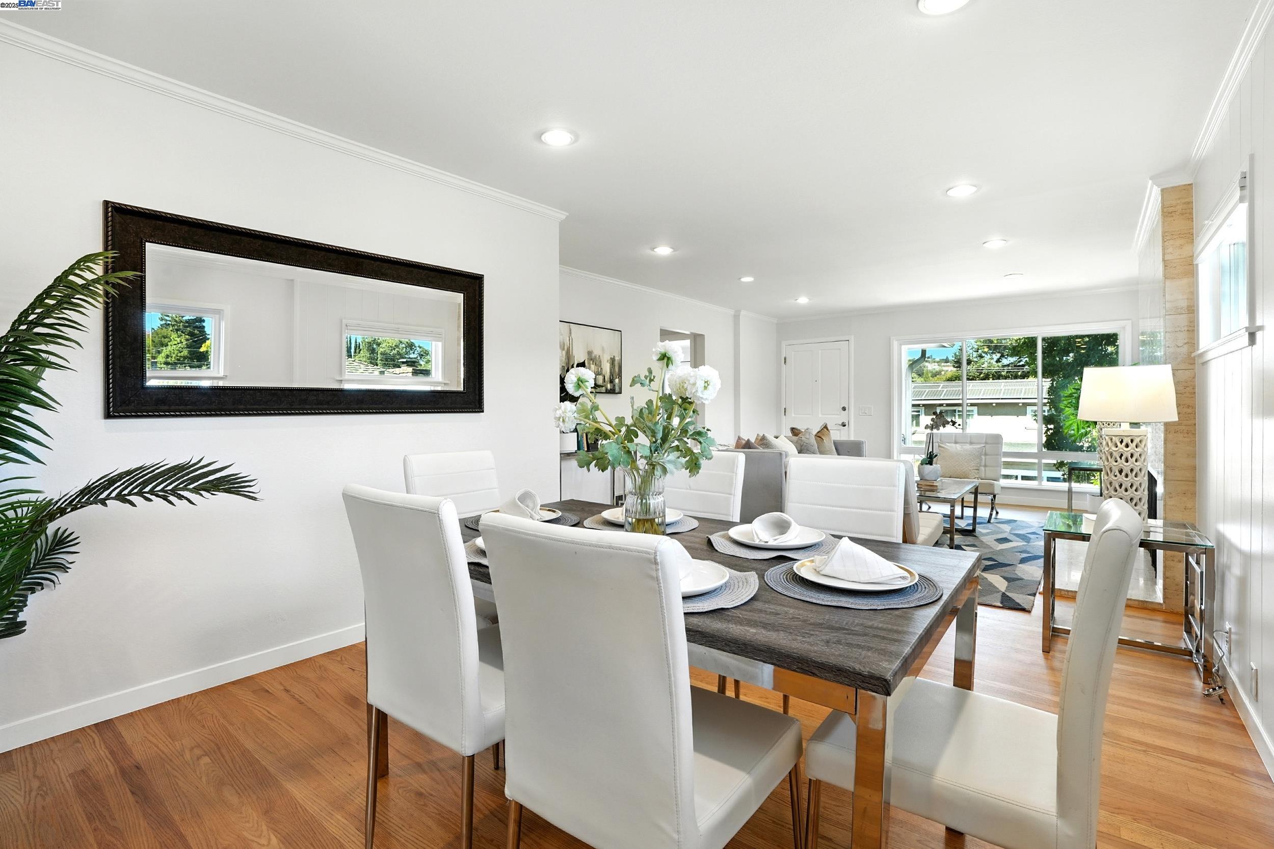 Detail Gallery Image 7 of 25 For 166 Oakview Dr., San Carlos,  CA 94070 - 2 Beds | 2 Baths