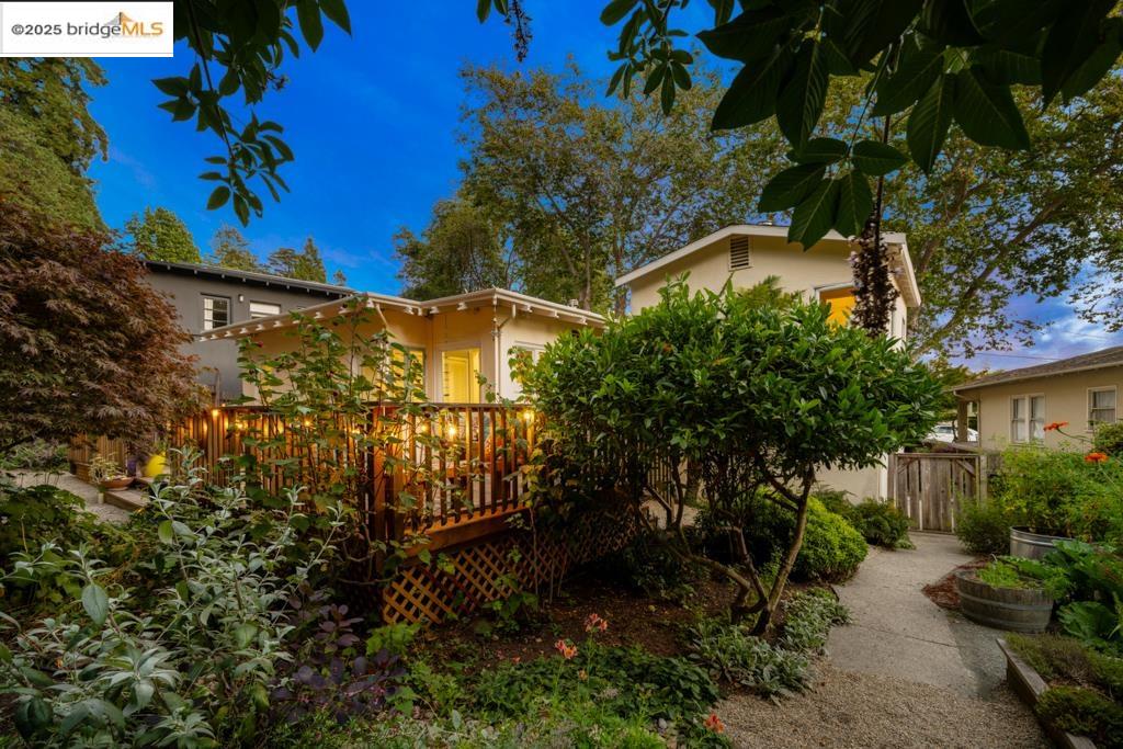 Detail Gallery Image 33 of 60 For 1081 Keith Ave, Berkeley,  CA 94708 - 3 Beds | 2 Baths