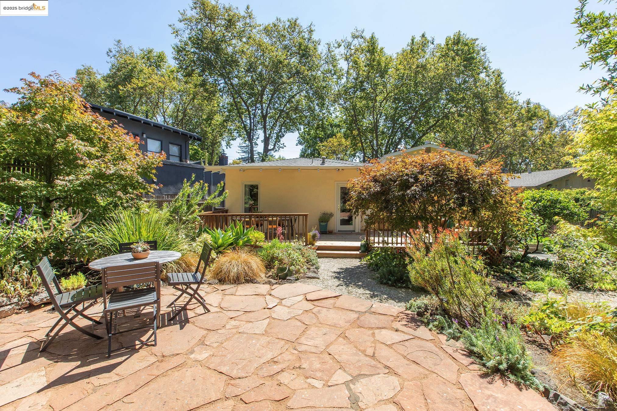 Detail Gallery Image 39 of 60 For 1081 Keith Ave, Berkeley,  CA 94708 - 3 Beds | 2 Baths