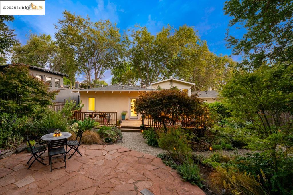 Detail Gallery Image 48 of 60 For 1081 Keith Ave, Berkeley,  CA 94708 - 3 Beds | 2 Baths