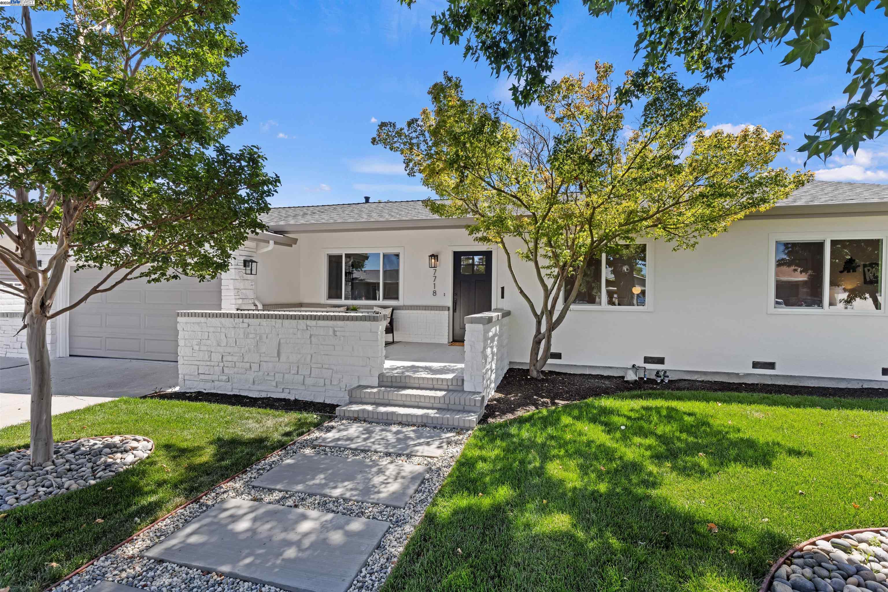 Detail Gallery Image 4 of 39 For 7718 Millbrook Ave, Dublin,  CA 94568 - 4 Beds | 2 Baths