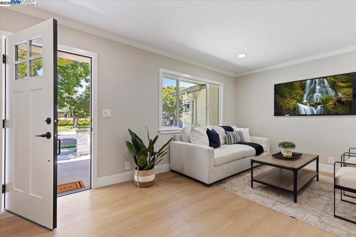Detail Gallery Image 8 of 39 For 7718 Millbrook Ave, Dublin,  CA 94568 - 4 Beds | 2 Baths
