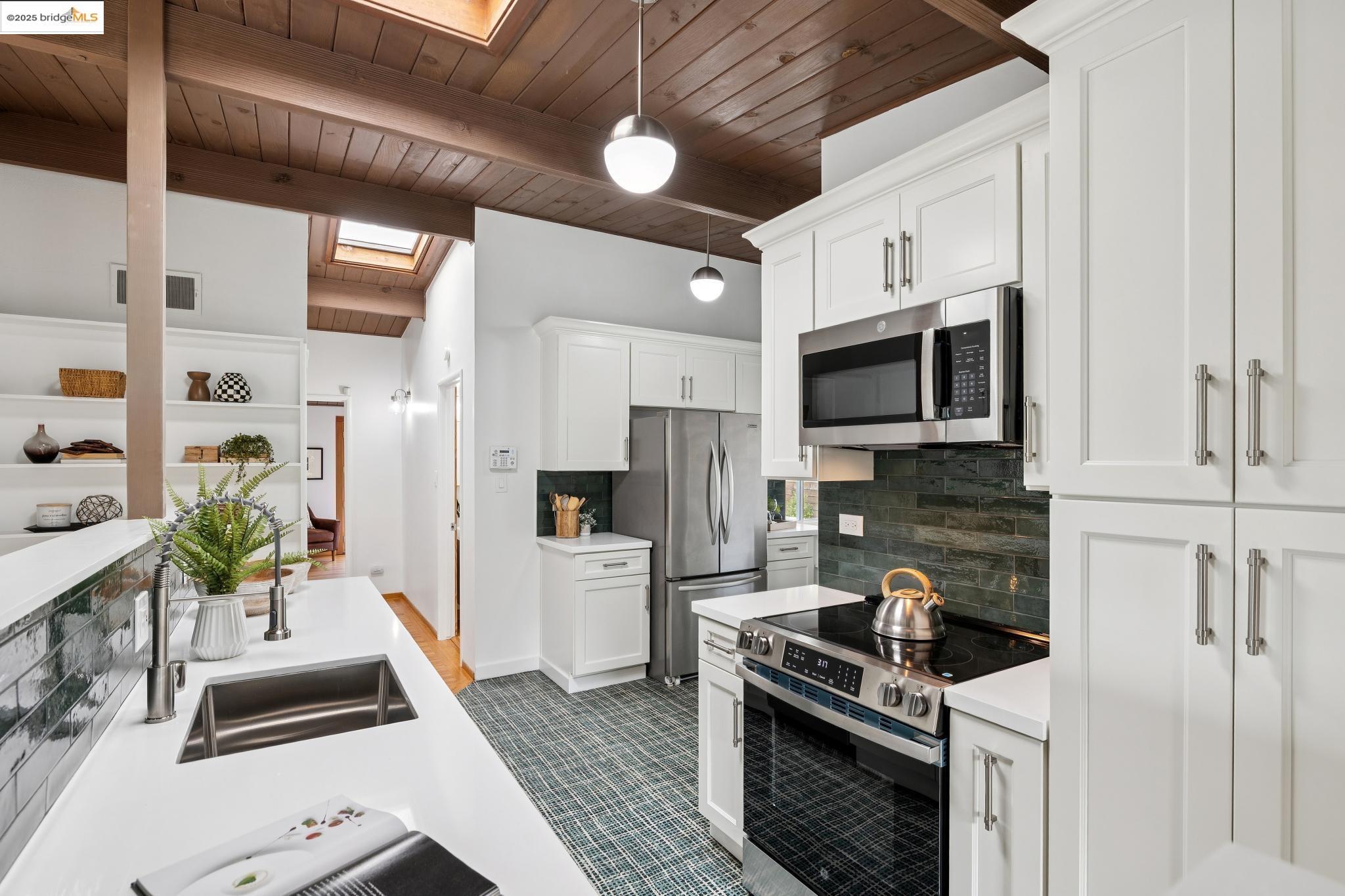 Detail Gallery Image 11 of 52 For 7827 Potrero Ave, El Cerrito,  CA 94530 - 3 Beds | 2 Baths