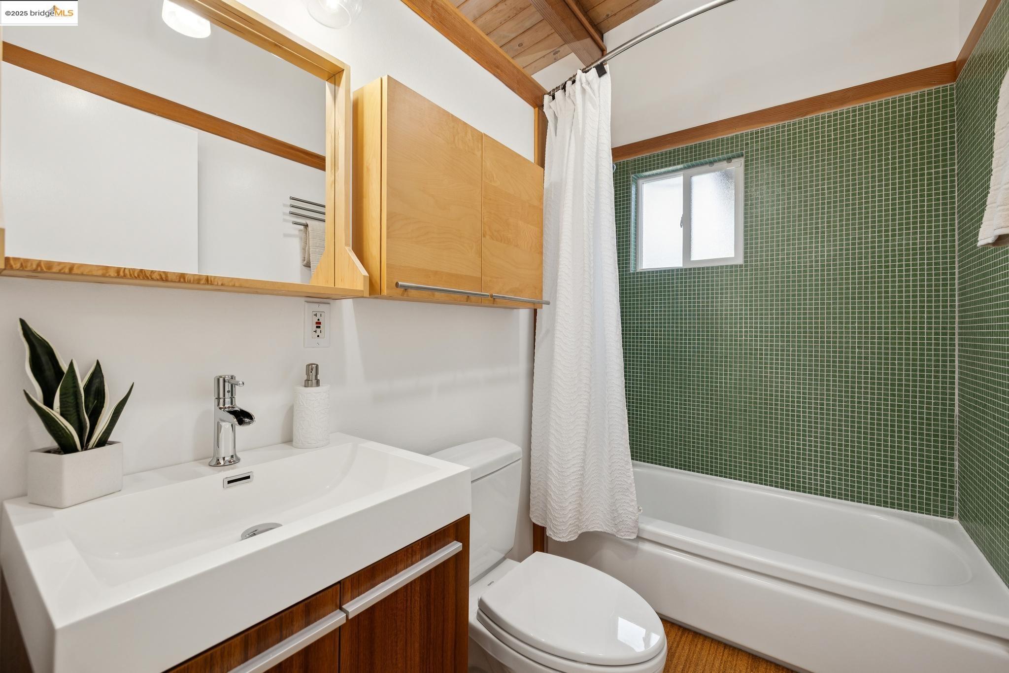 Detail Gallery Image 22 of 52 For 7827 Potrero Ave, El Cerrito,  CA 94530 - 3 Beds | 2 Baths