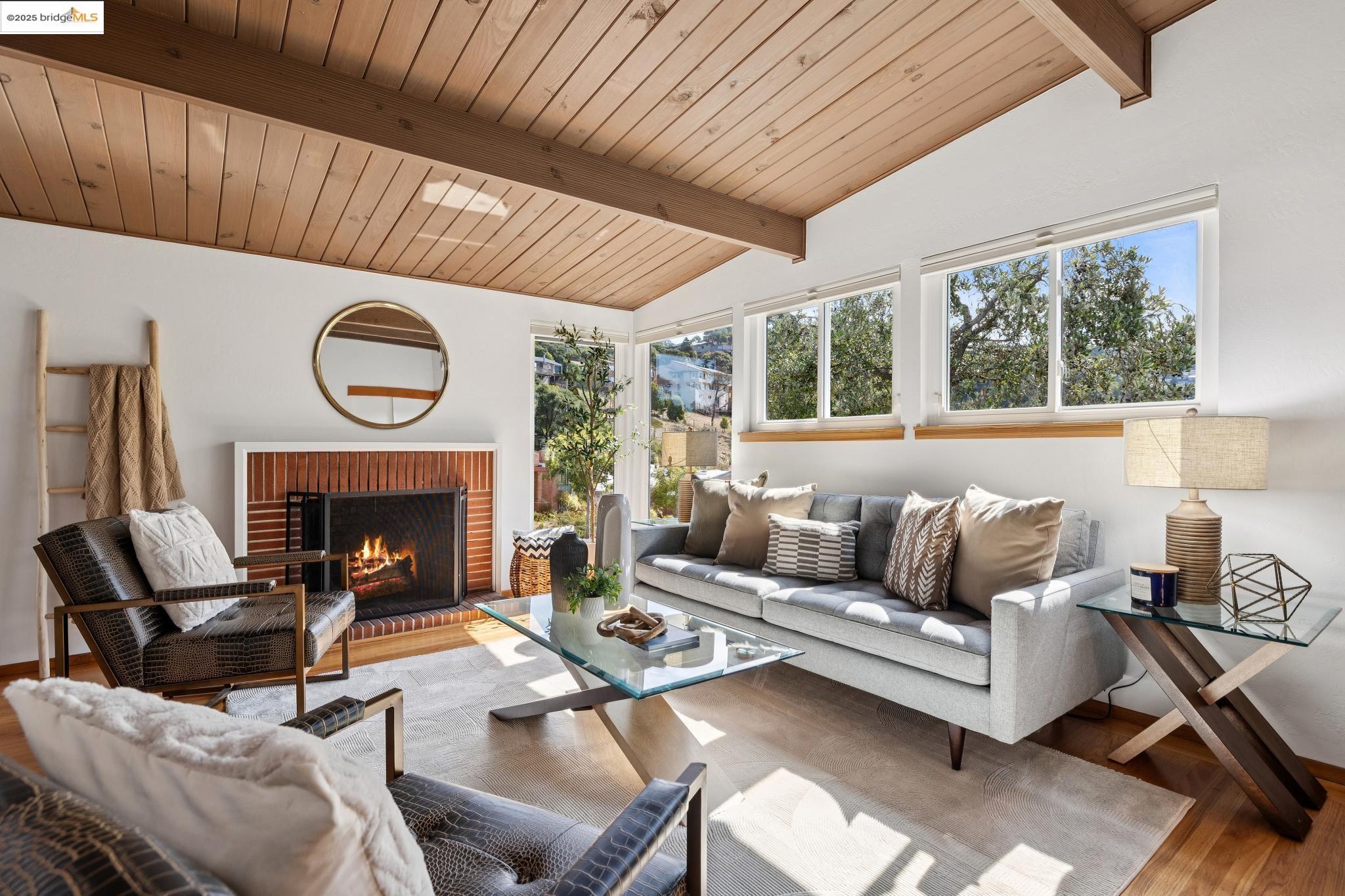 Detail Gallery Image 5 of 52 For 7827 Potrero Ave, El Cerrito,  CA 94530 - 3 Beds | 2 Baths