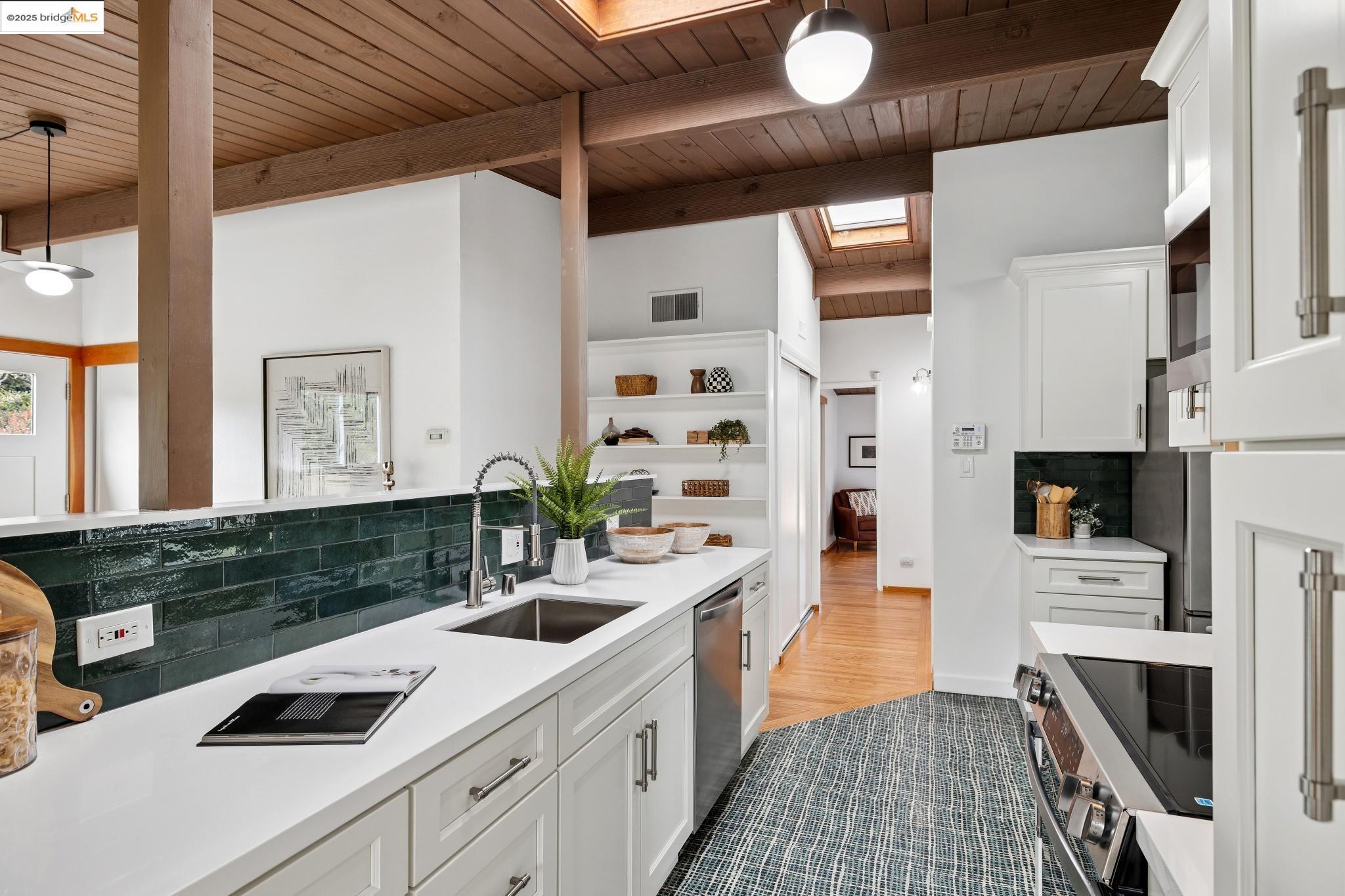 Detail Gallery Image 10 of 52 For 7827 Potrero Ave, El Cerrito,  CA 94530 - 3 Beds | 2 Baths