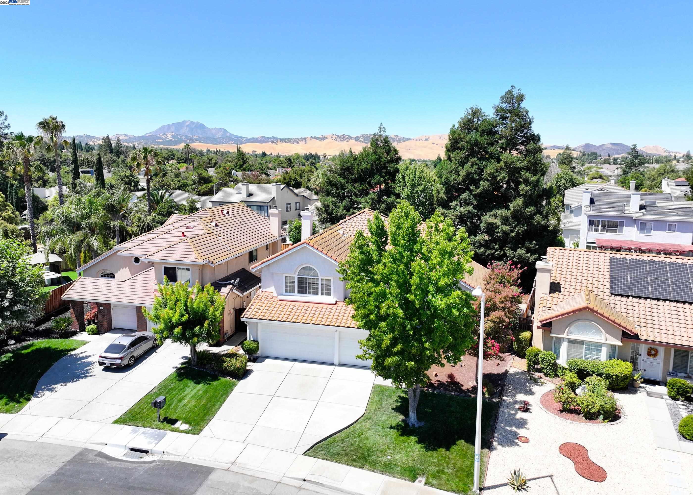 Detail Gallery Image 2 of 44 For 4528 Fallow Way, Antioch,  CA 94509-7785 - 4 Beds | 3 Baths
