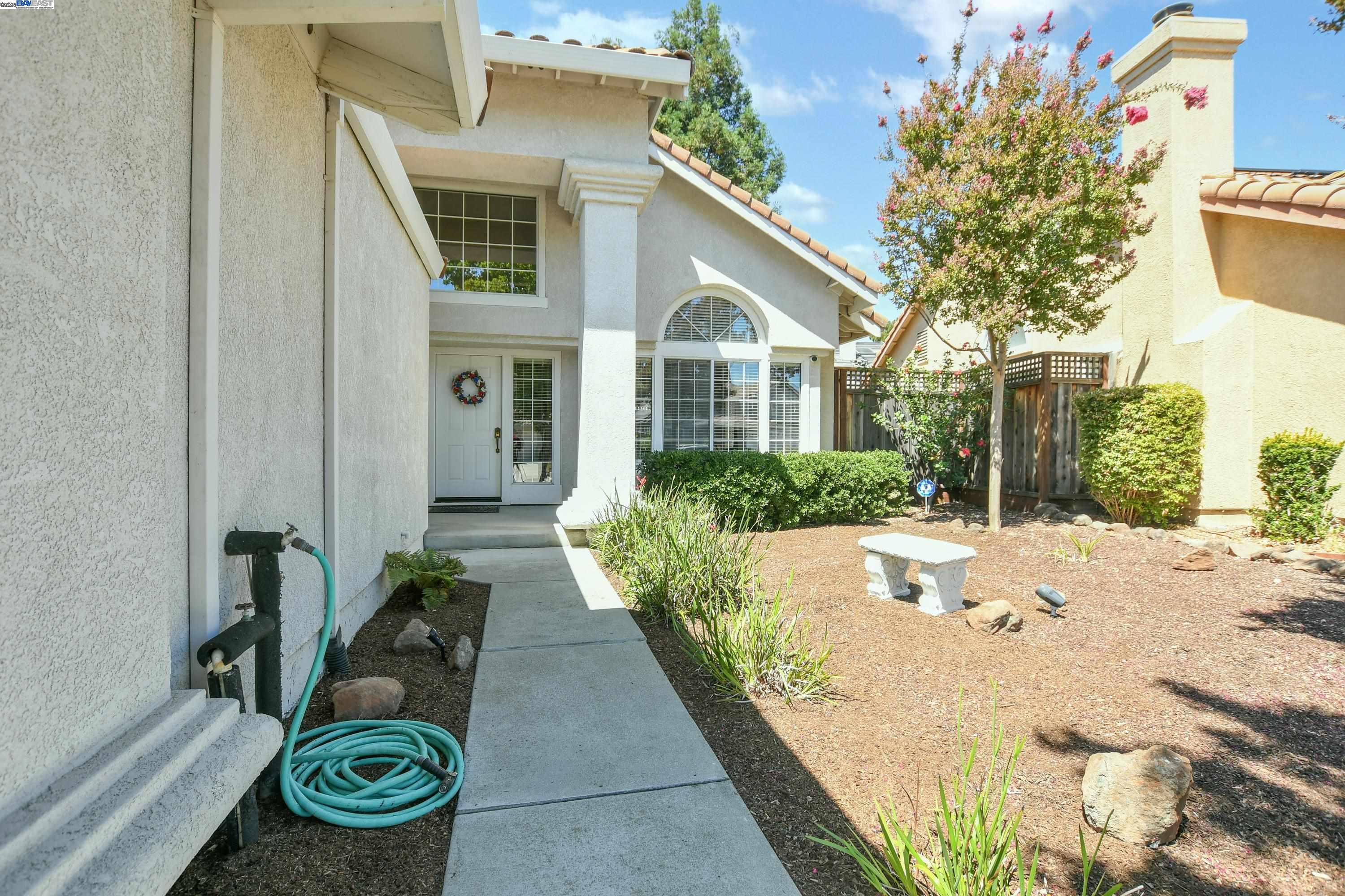 Detail Gallery Image 3 of 44 For 4528 Fallow Way, Antioch,  CA 94509-7785 - 4 Beds | 3 Baths