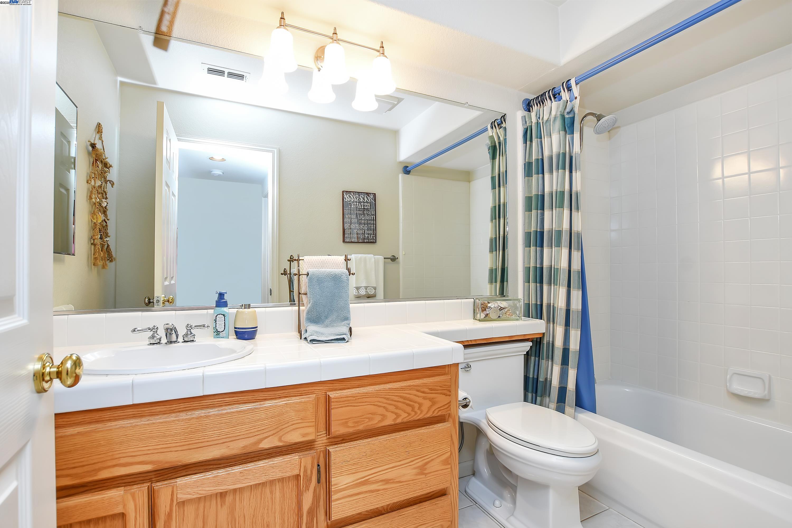 Detail Gallery Image 9 of 44 For 4528 Fallow Way, Antioch,  CA 94509-7785 - 4 Beds | 3 Baths