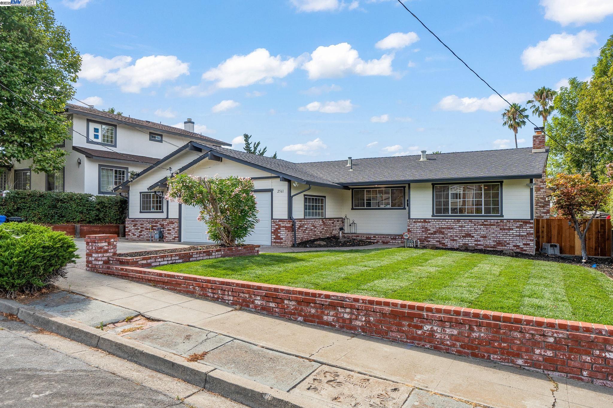 Detail Gallery Image 2 of 40 For 2561 Middlefield Ave, Fremont,  CA 94539 - 5 Beds | 3 Baths