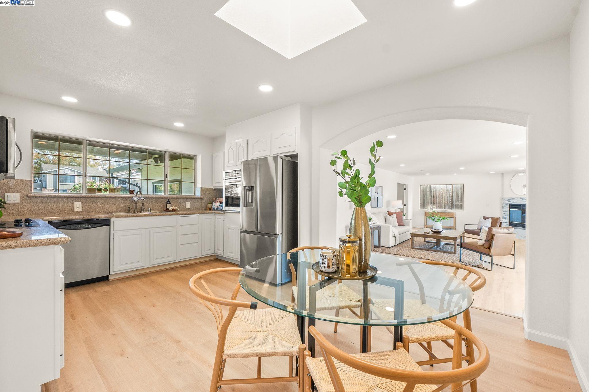 Detail Gallery Image 12 of 40 For 2561 Middlefield Ave, Fremont,  CA 94539 - 5 Beds | 3 Baths