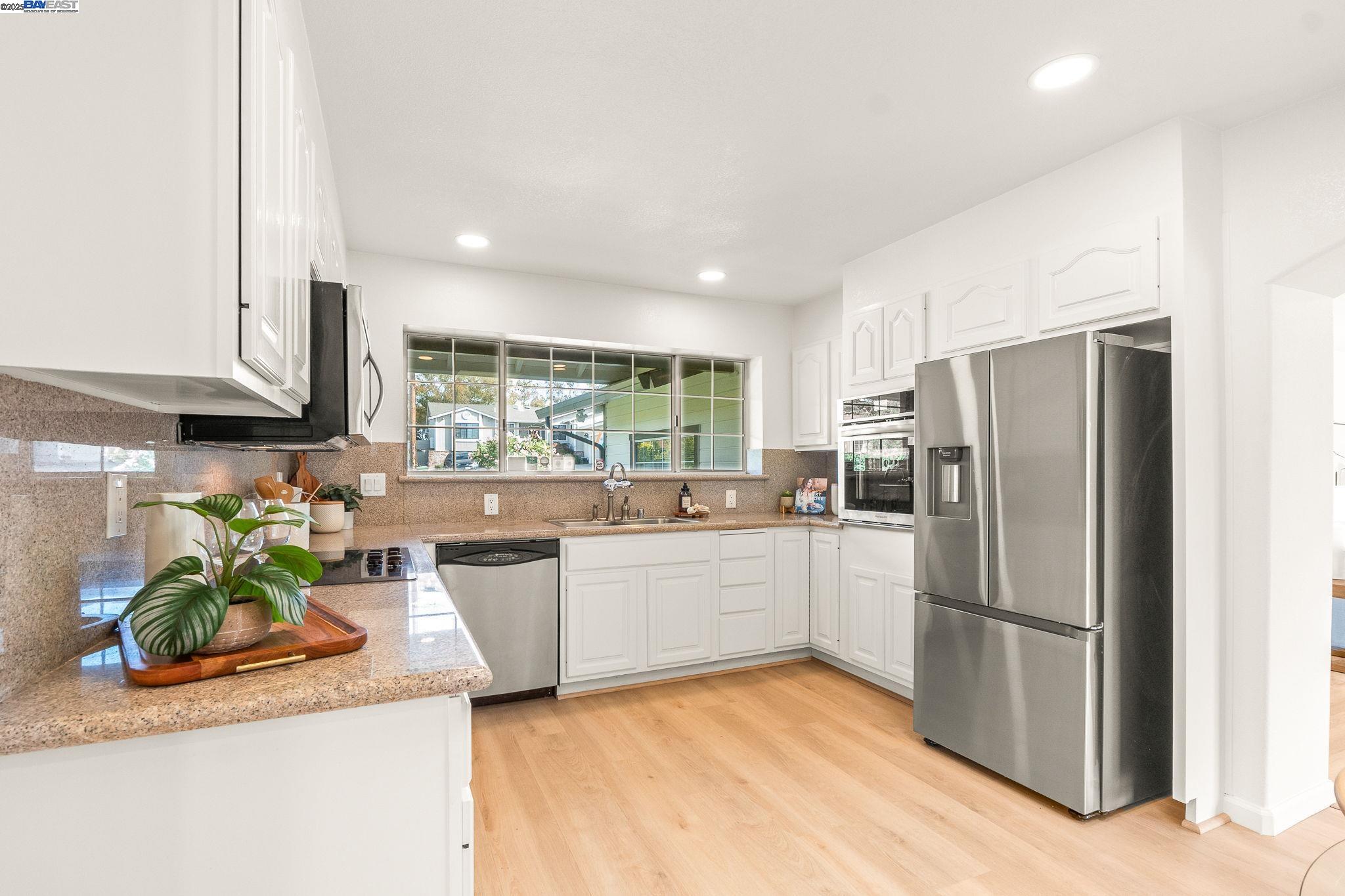 Detail Gallery Image 13 of 40 For 2561 Middlefield Ave, Fremont,  CA 94539 - 5 Beds | 3 Baths