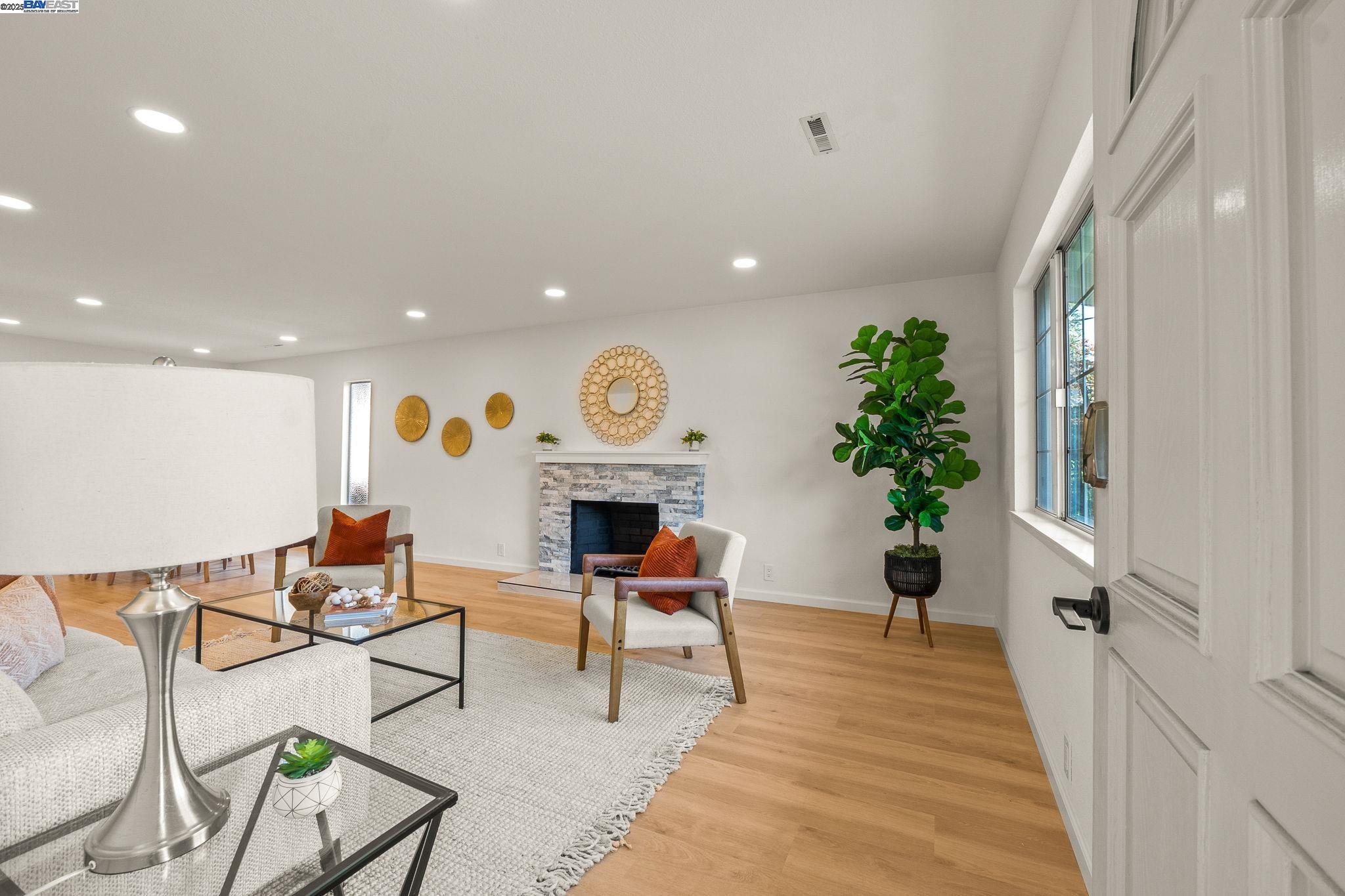 Detail Gallery Image 4 of 40 For 2561 Middlefield Ave, Fremont,  CA 94539 - 5 Beds | 3 Baths