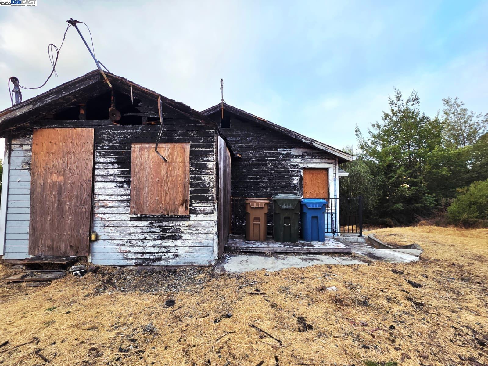Detail Gallery Image 7 of 8 For 2315 Wayne St, Martinez,  CA 94553 - 3 Beds | 2 Baths