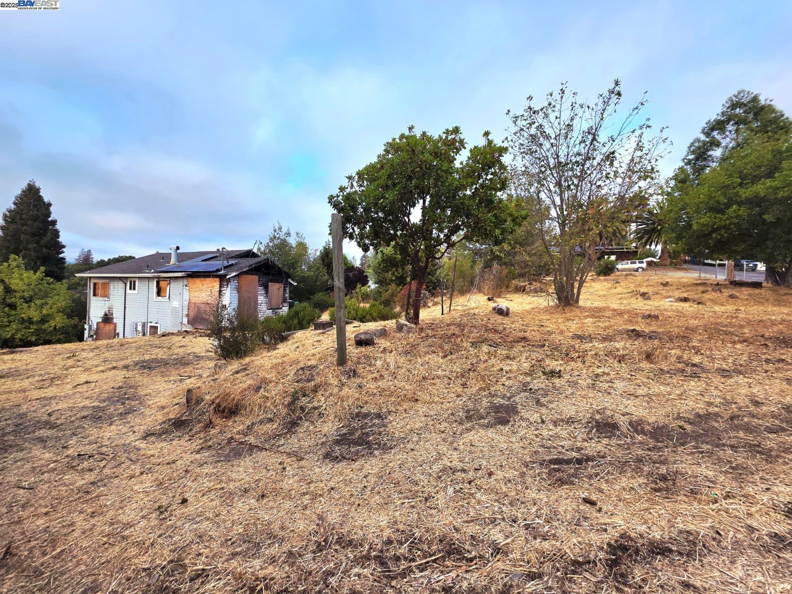 Detail Gallery Image 8 of 8 For 2315 Wayne St, Martinez,  CA 94553 - 3 Beds | 2 Baths